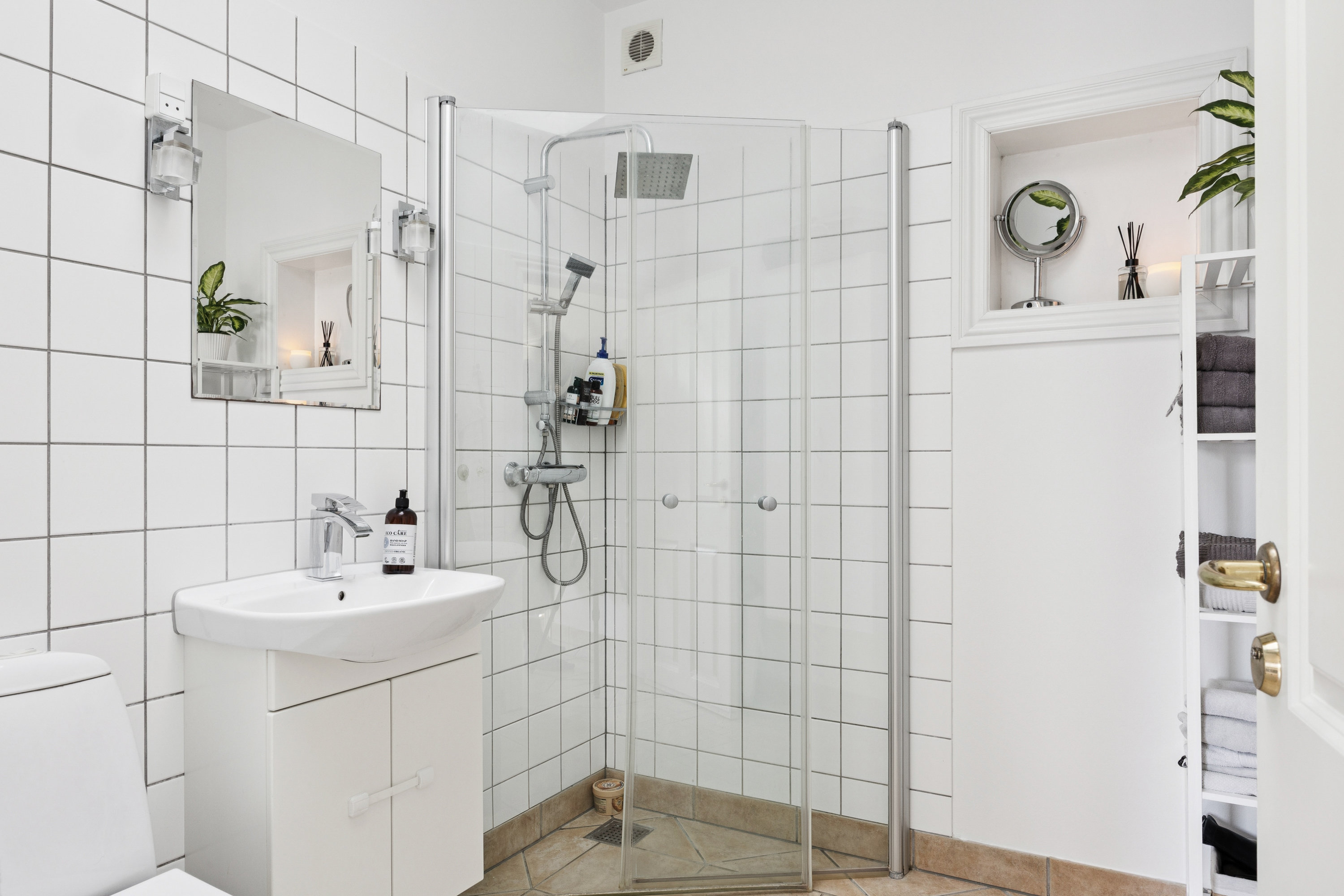 Fremhævet badeværelse billede i fuldskærmstilstand. Billede af Vordingborgvej 90B, 4681 Herfølge