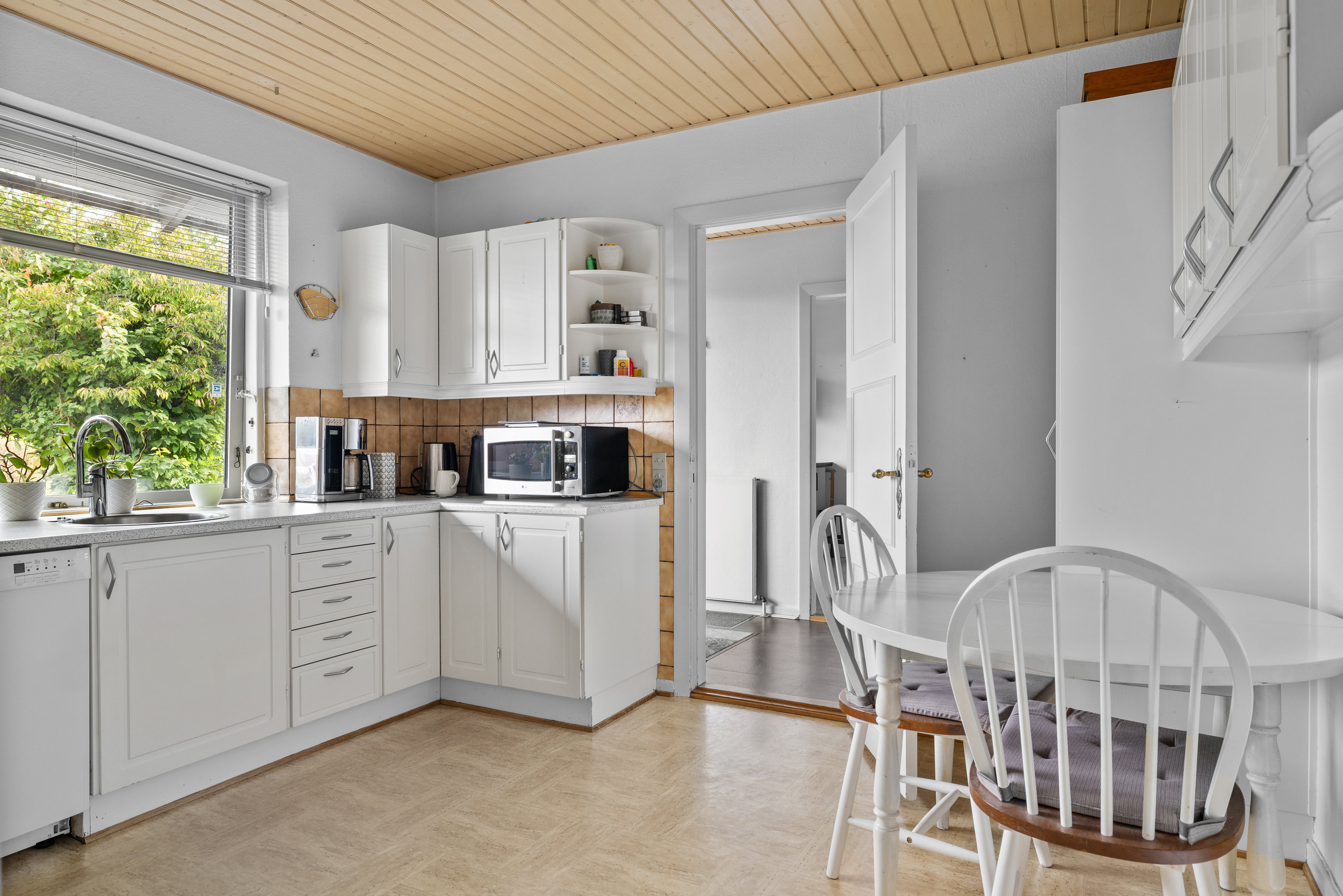 Fremhævet køkken billede i fuldskærmstilstand. Billede af Hesselhøjvej 28, Brobyværk, 5672 Broby