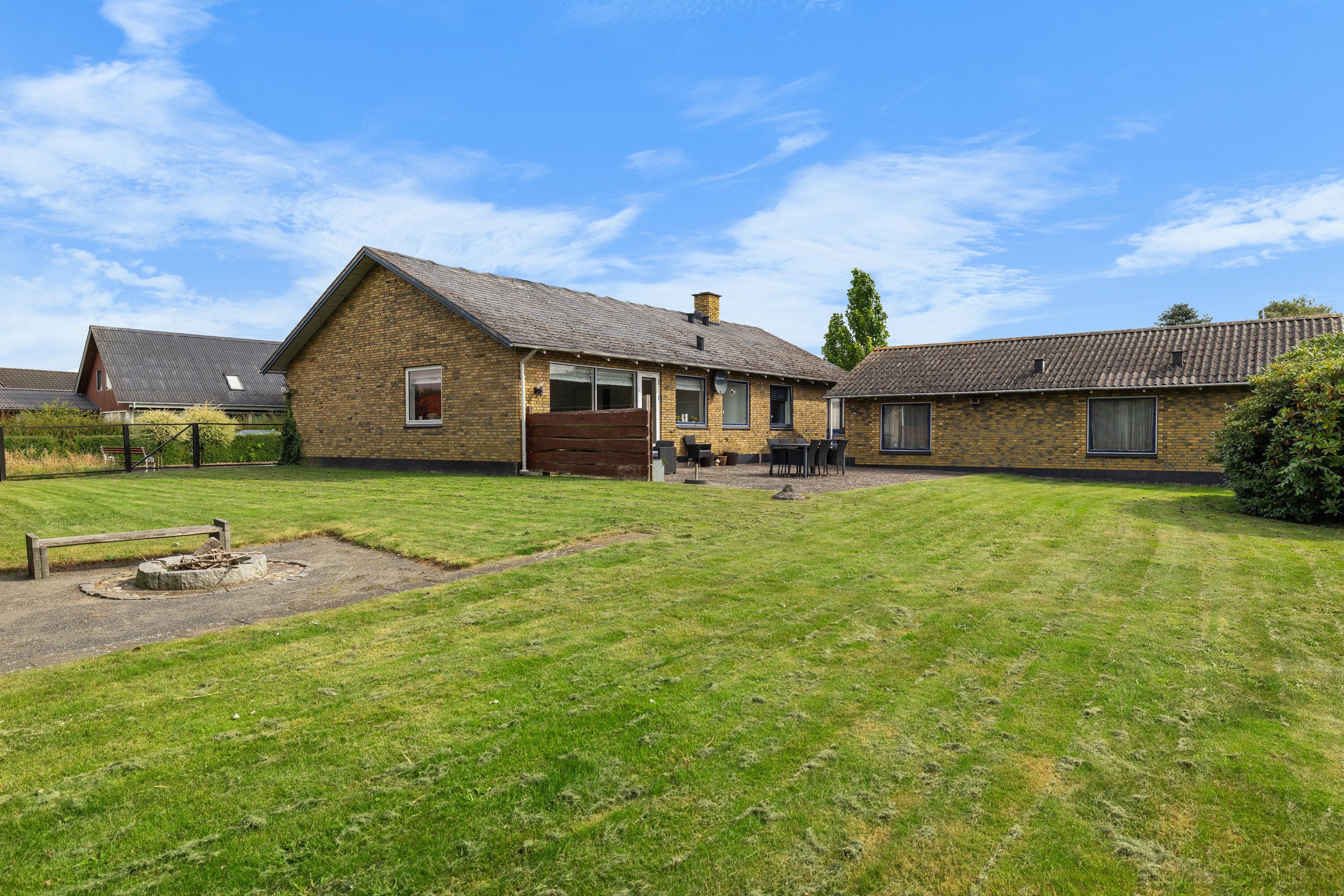 Fremhævet facade billede i fuldskærmstilstand. Billede af Hesselhøjvej 28, Brobyværk, 5672 Broby