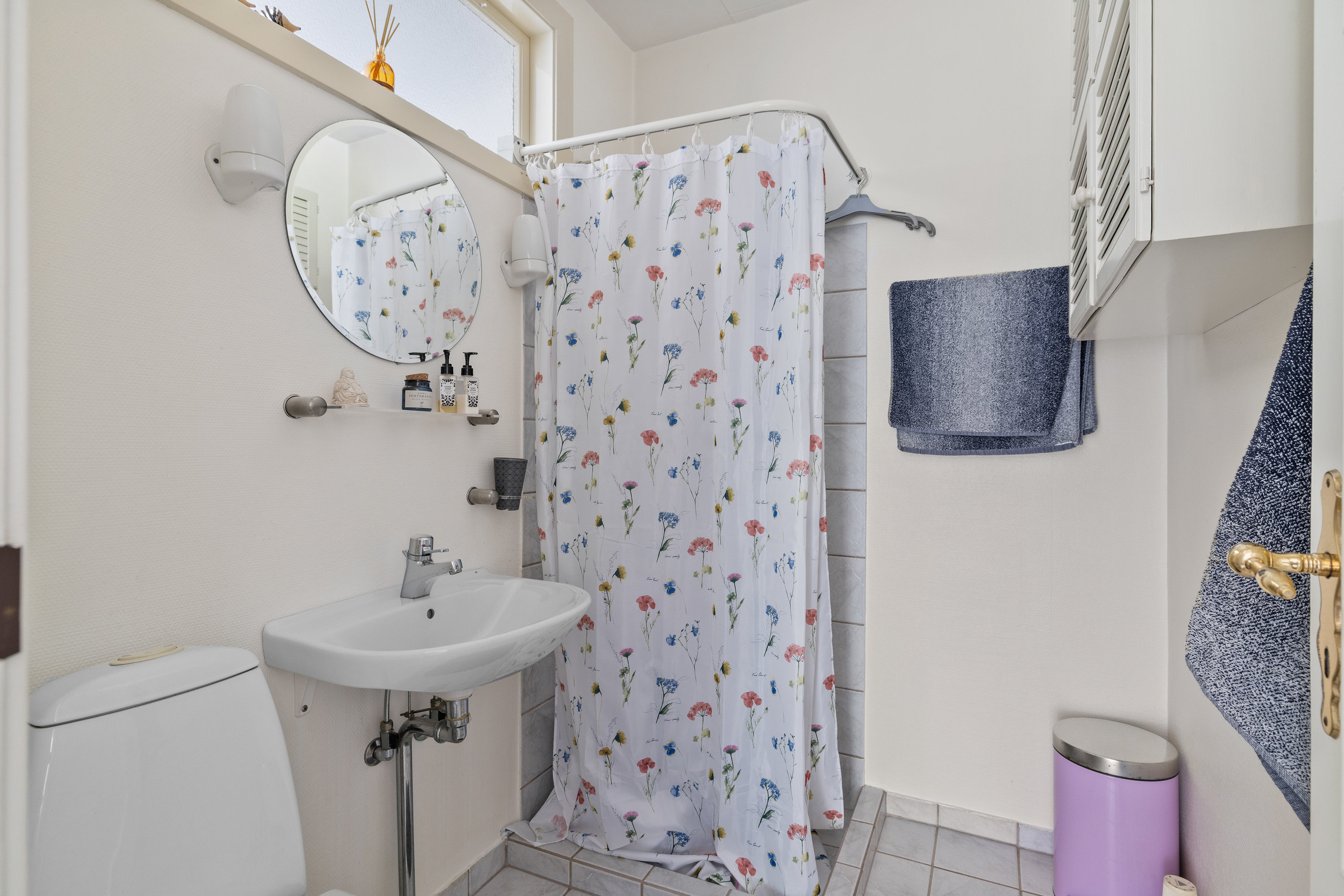 Fremhævet badeværelse billede i fuldskærmstilstand. Billede af Hesselhøjvej 28, Brobyværk, 5672 Broby