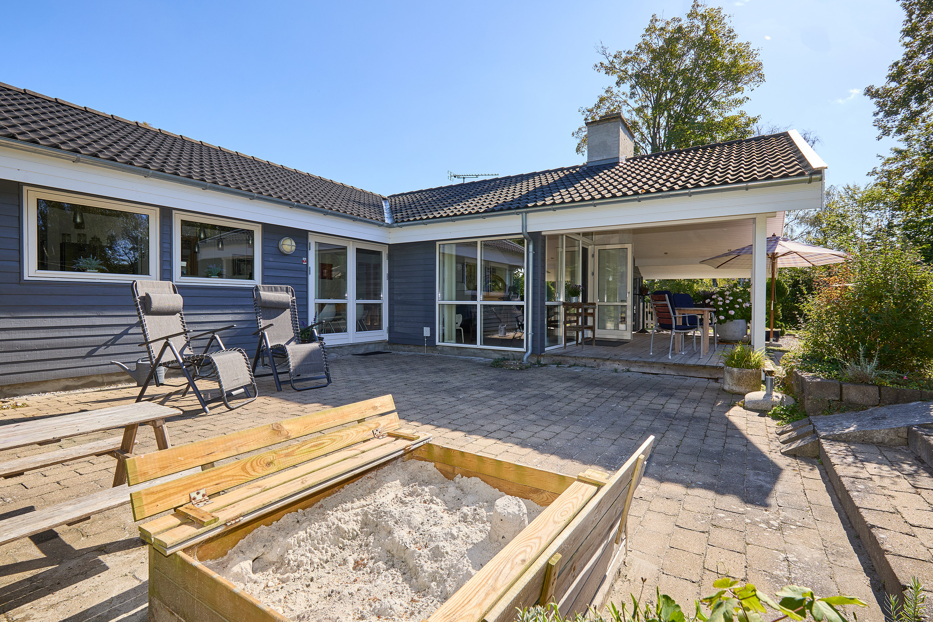 Fremhævet terrasse billede i fuldskærmstilstand. Billede af Karl Andersens Vej 24, Rågeleje, 3210 Vejby