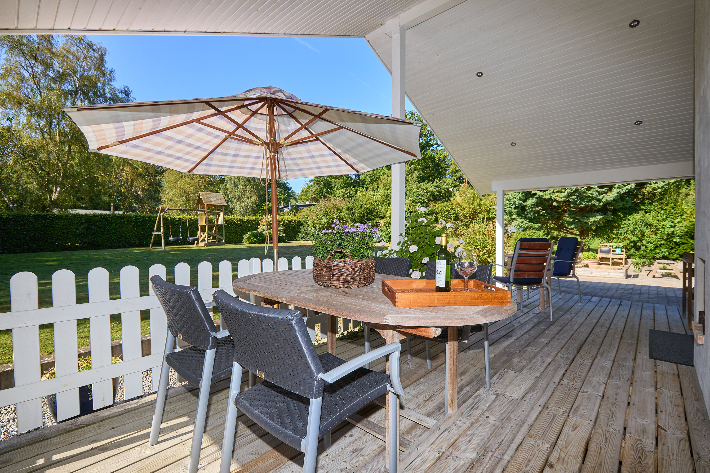 Fremhævet terrasse billede i fuldskærmstilstand. Billede af Karl Andersens Vej 24, Rågeleje, 3210 Vejby