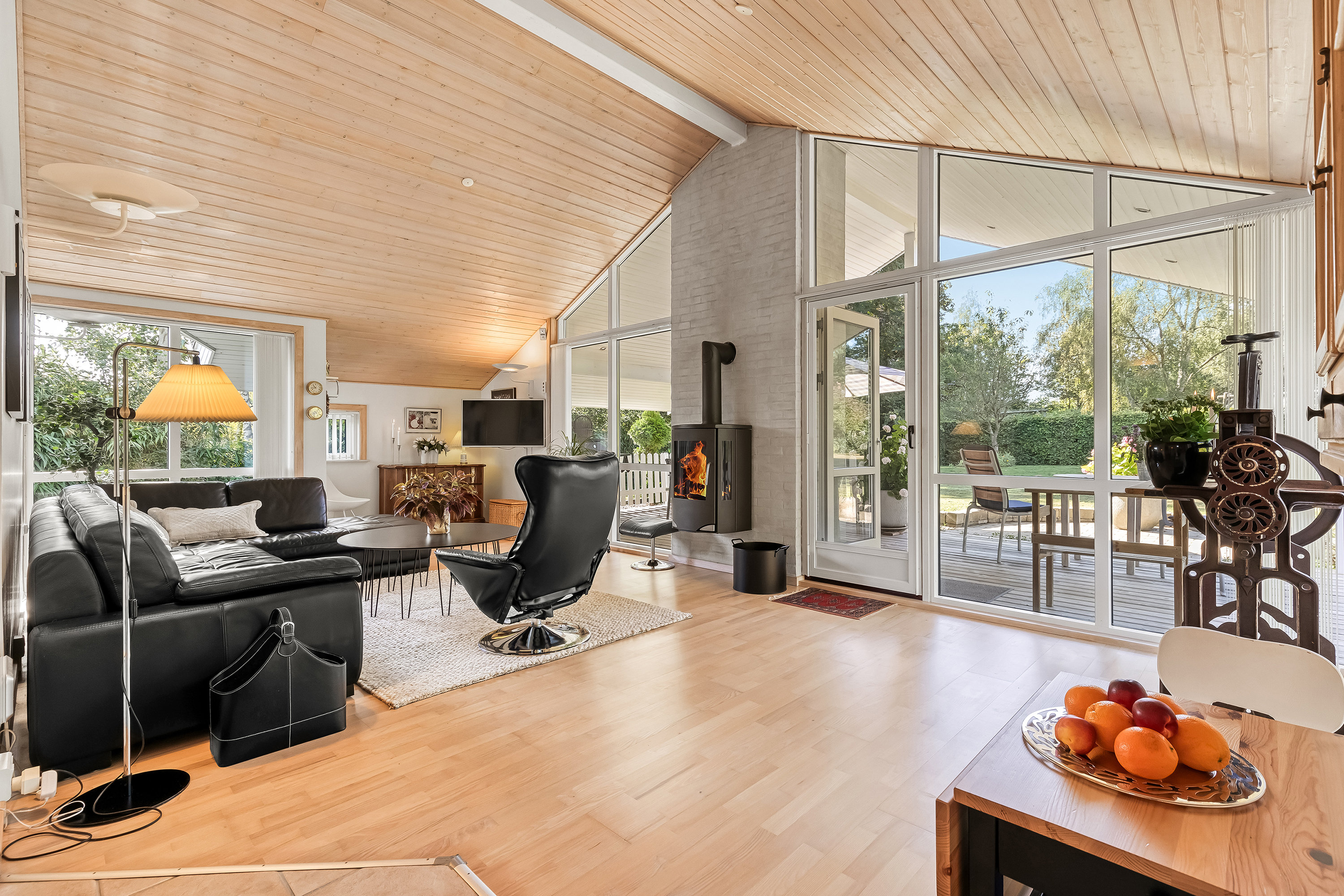 Fremhævet stue billede i fuldskærmstilstand. Billede af Karl Andersens Vej 24, Rågeleje, 3210 Vejby