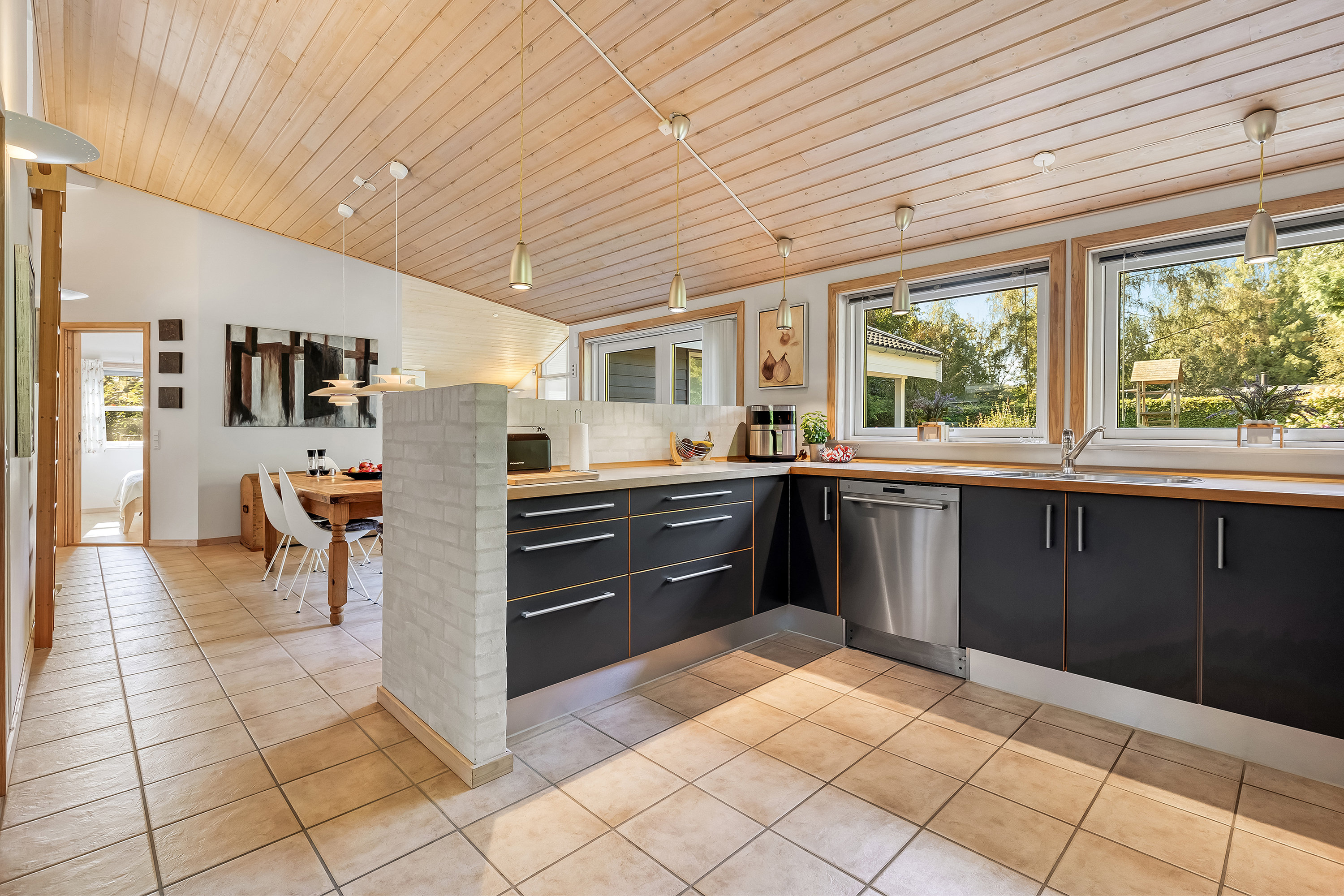 Fremhævet køkken billede i fuldskærmstilstand. Billede af Karl Andersens Vej 24, Rågeleje, 3210 Vejby