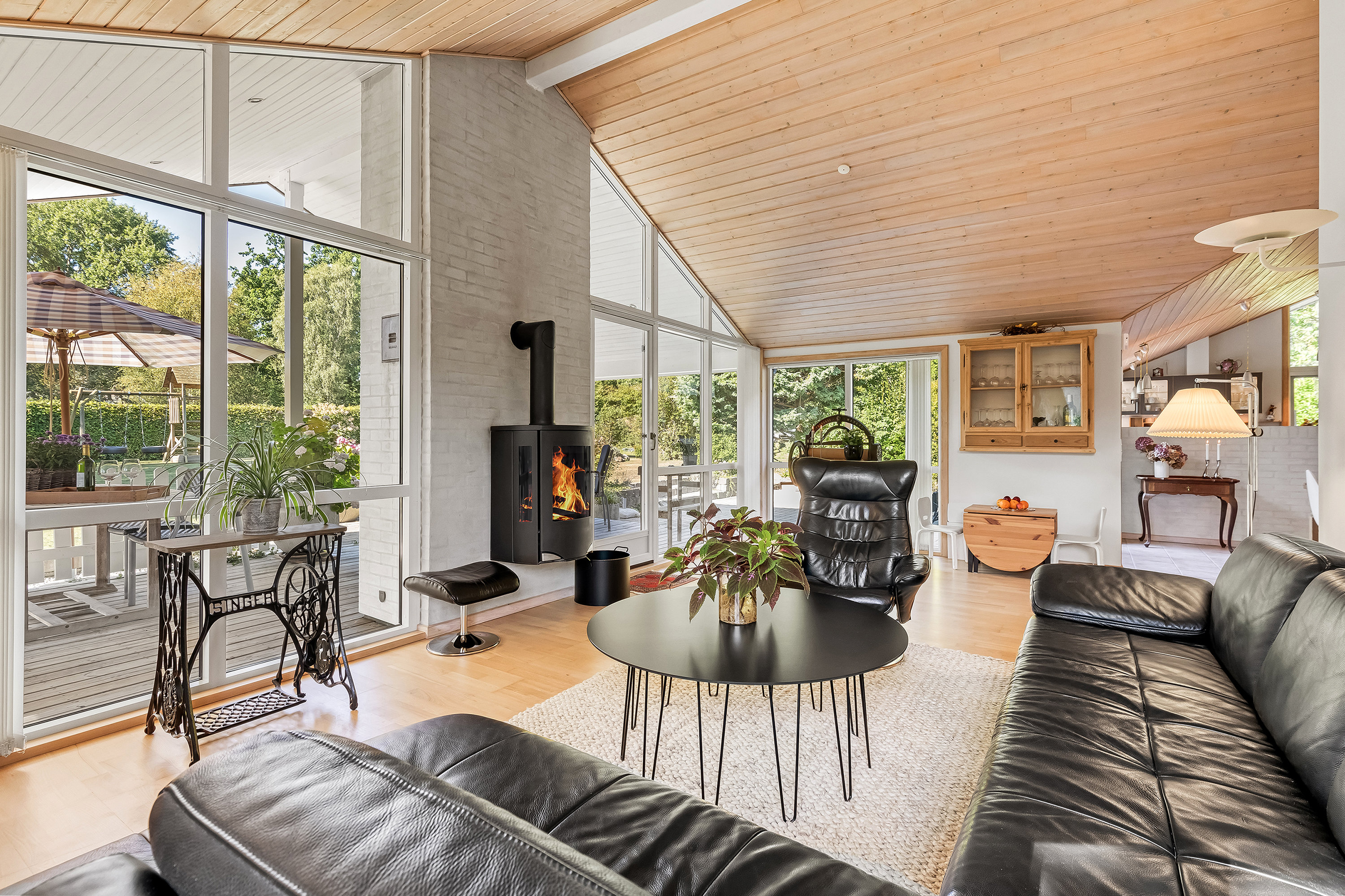 Fremhævet stue billede i fuldskærmstilstand. Billede af Karl Andersens Vej 24, Rågeleje, 3210 Vejby