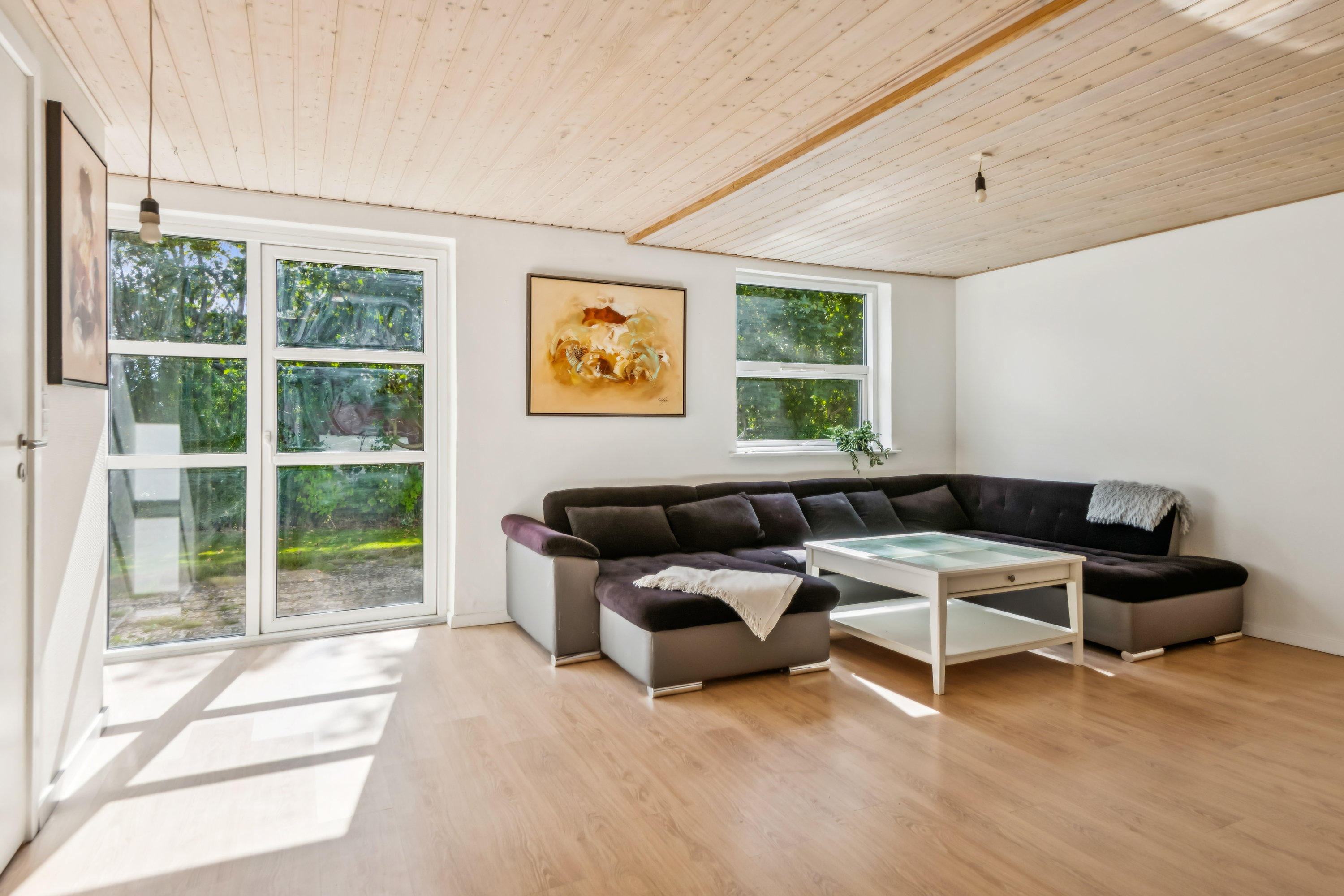 Fremhævet stue billede i fuldskærmstilstand. Billede af Skaarupvej 11, Ravnkilde, 9610 Nørager