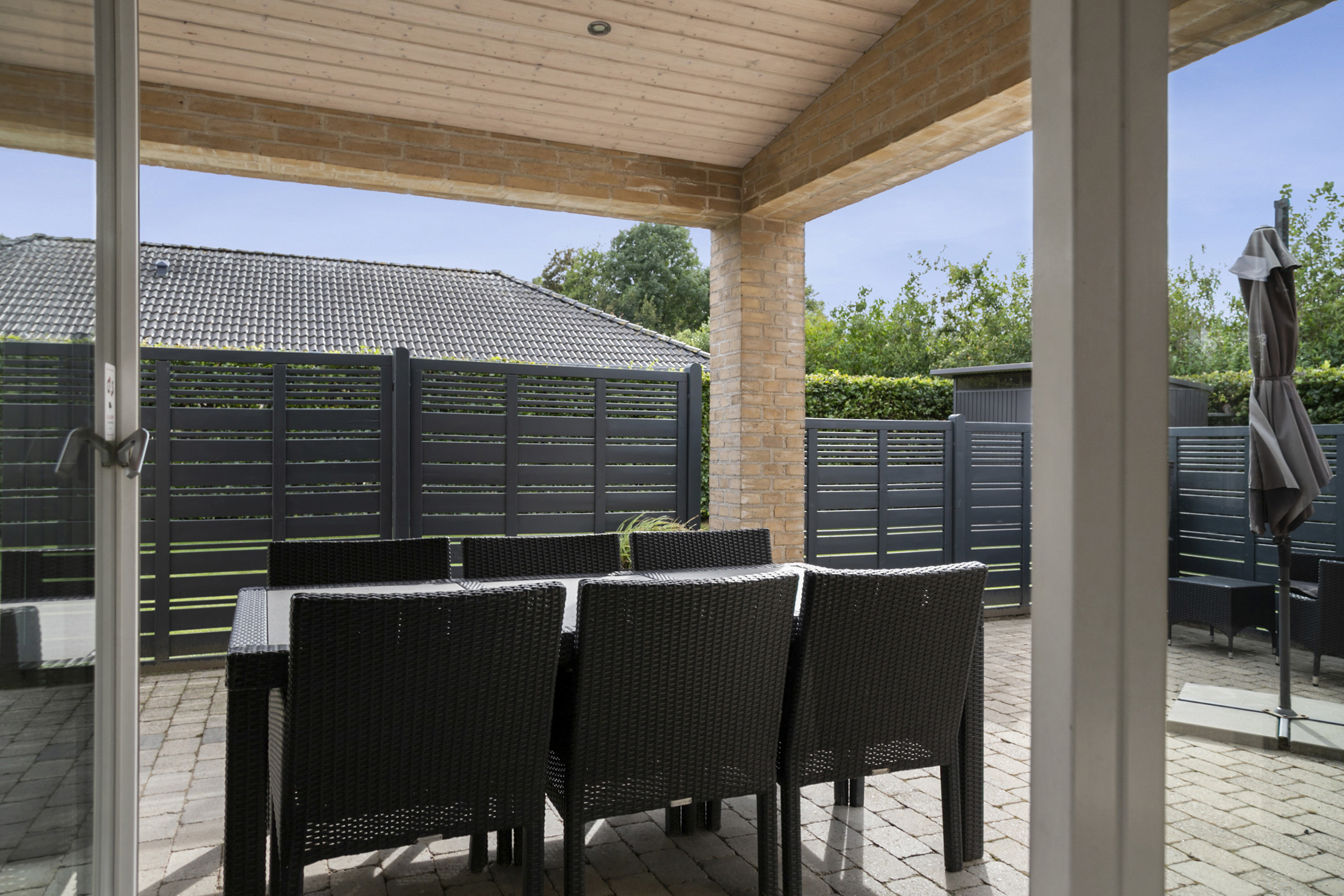 Fremhævet overdækket terrasse billede i fuldskærmstilstand. Billede af Ådalen 125, 9700 Brønderslev