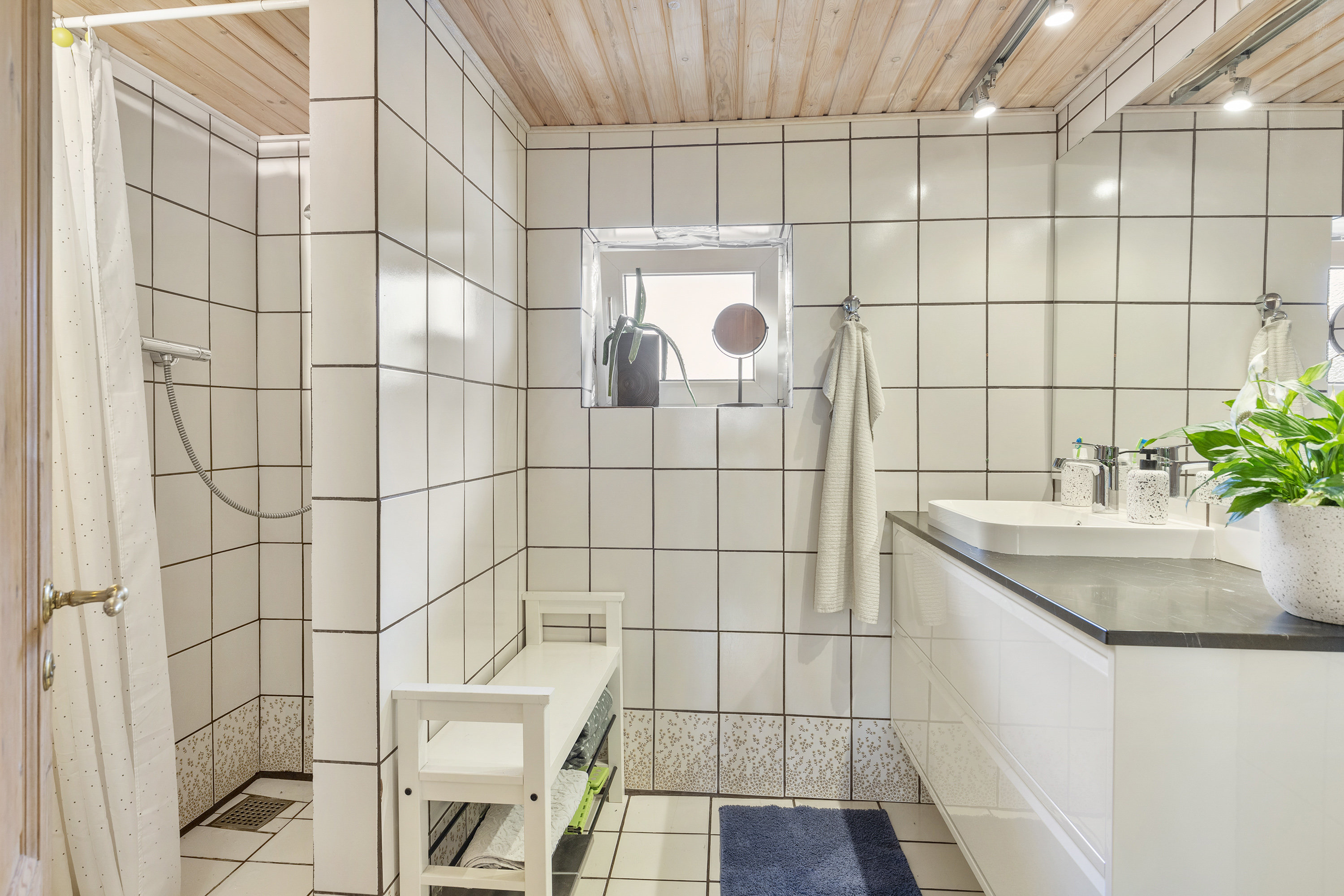 Fremhævet badeværelse billede i fuldskærmstilstand. Billede af Hvidbakvej 36, Serritslev, 9700 Brønderslev