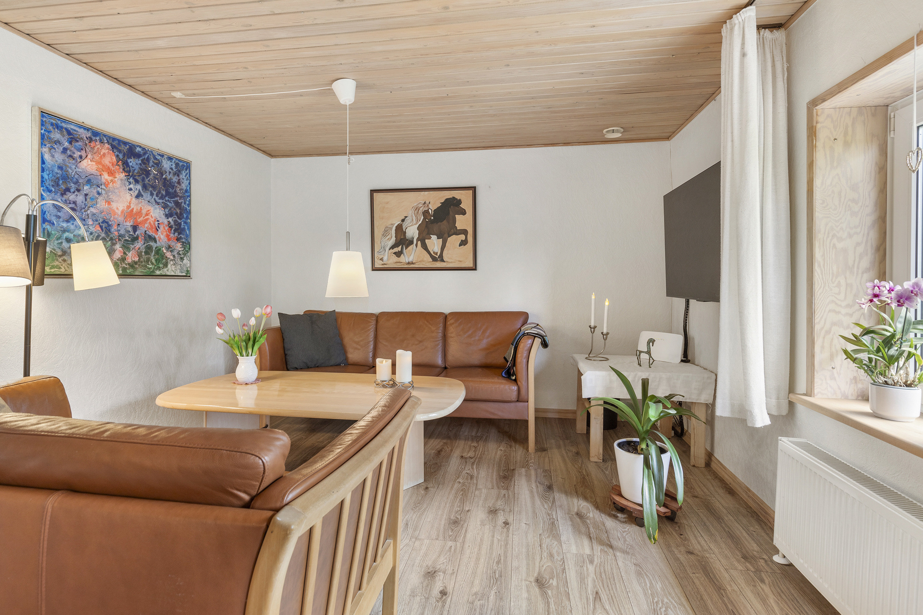 Fremhævet stue billede i fuldskærmstilstand. Billede af Hvidbakvej 36, Serritslev, 9700 Brønderslev