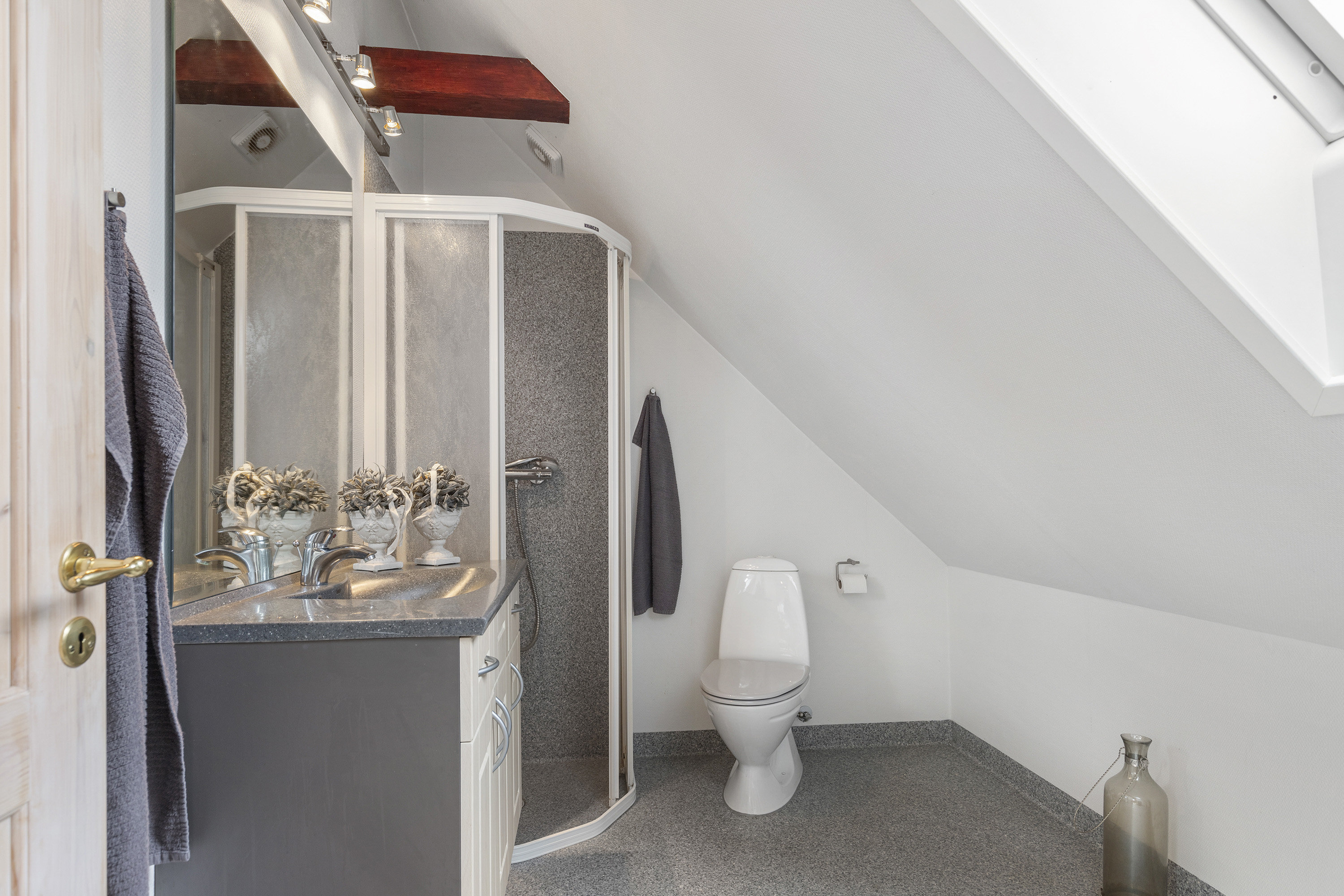 Fremhævet badeværelse billede i fuldskærmstilstand. Billede af Hvidbakvej 36, Serritslev, 9700 Brønderslev