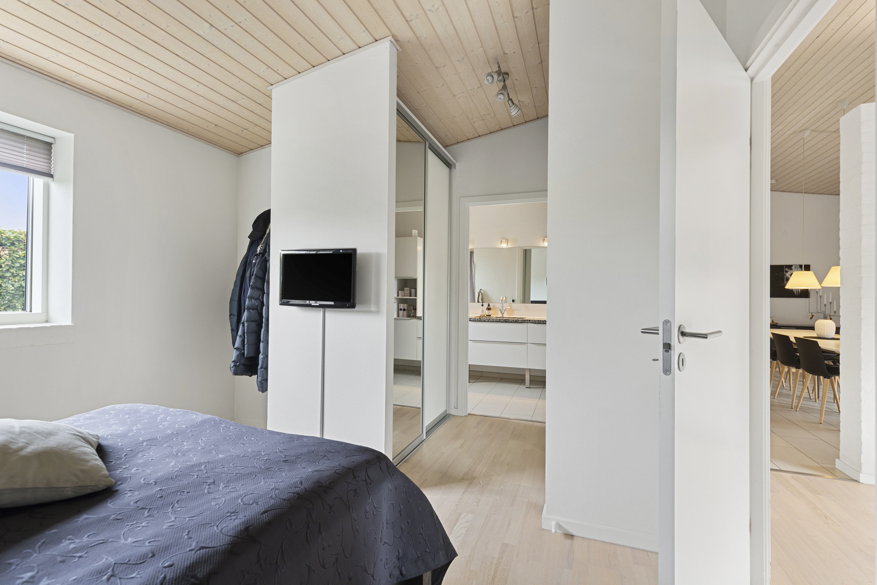 Fremhævet walkin closet billede i fuldskærmstilstand. Billede af Ådalen 125, 9700 Brønderslev