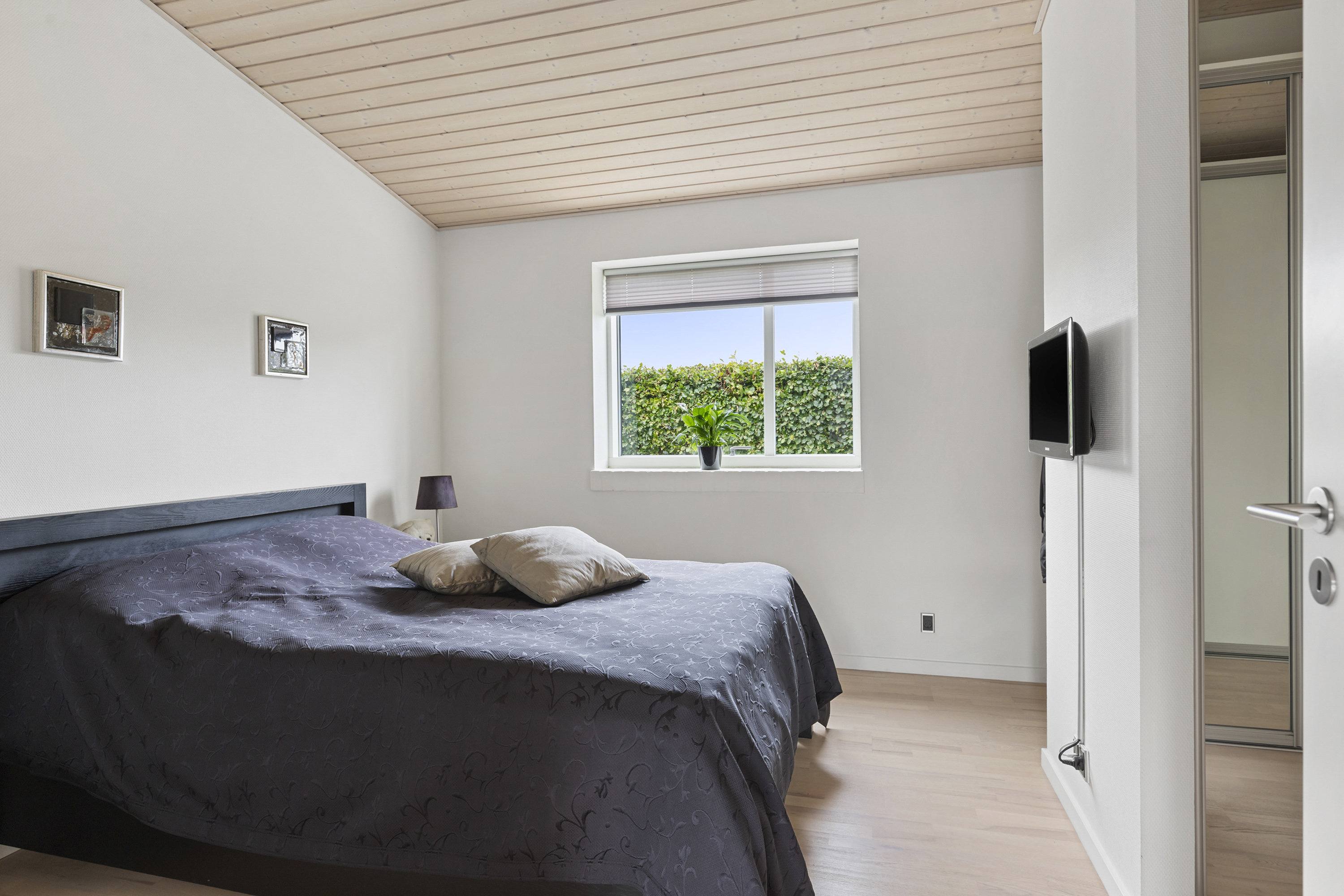 Fremhævet soveværelse billede i fuldskærmstilstand. Billede af Ådalen 125, 9700 Brønderslev