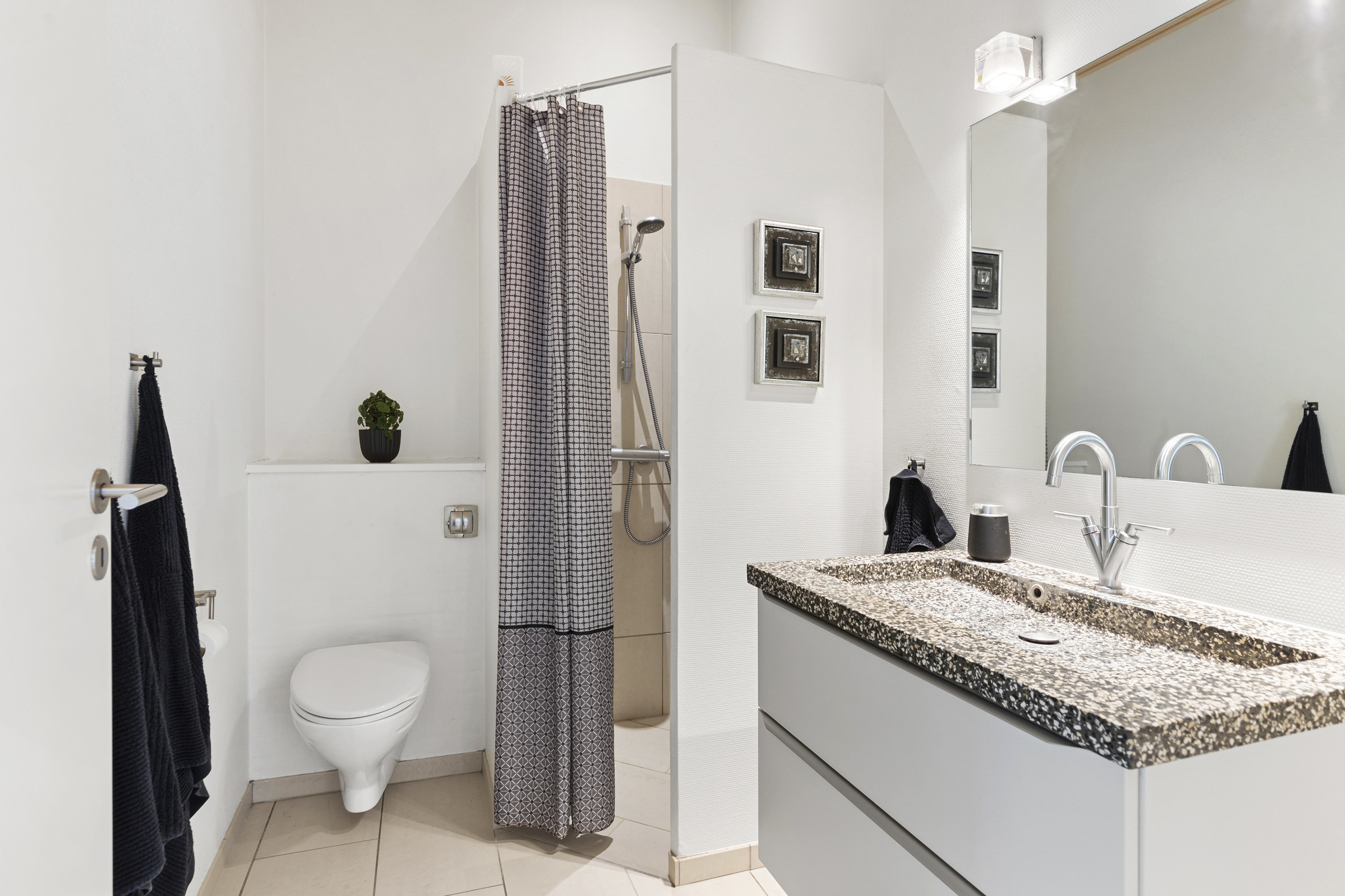 Fremhævet badeværelse billede i fuldskærmstilstand. Billede af Ådalen 125, 9700 Brønderslev