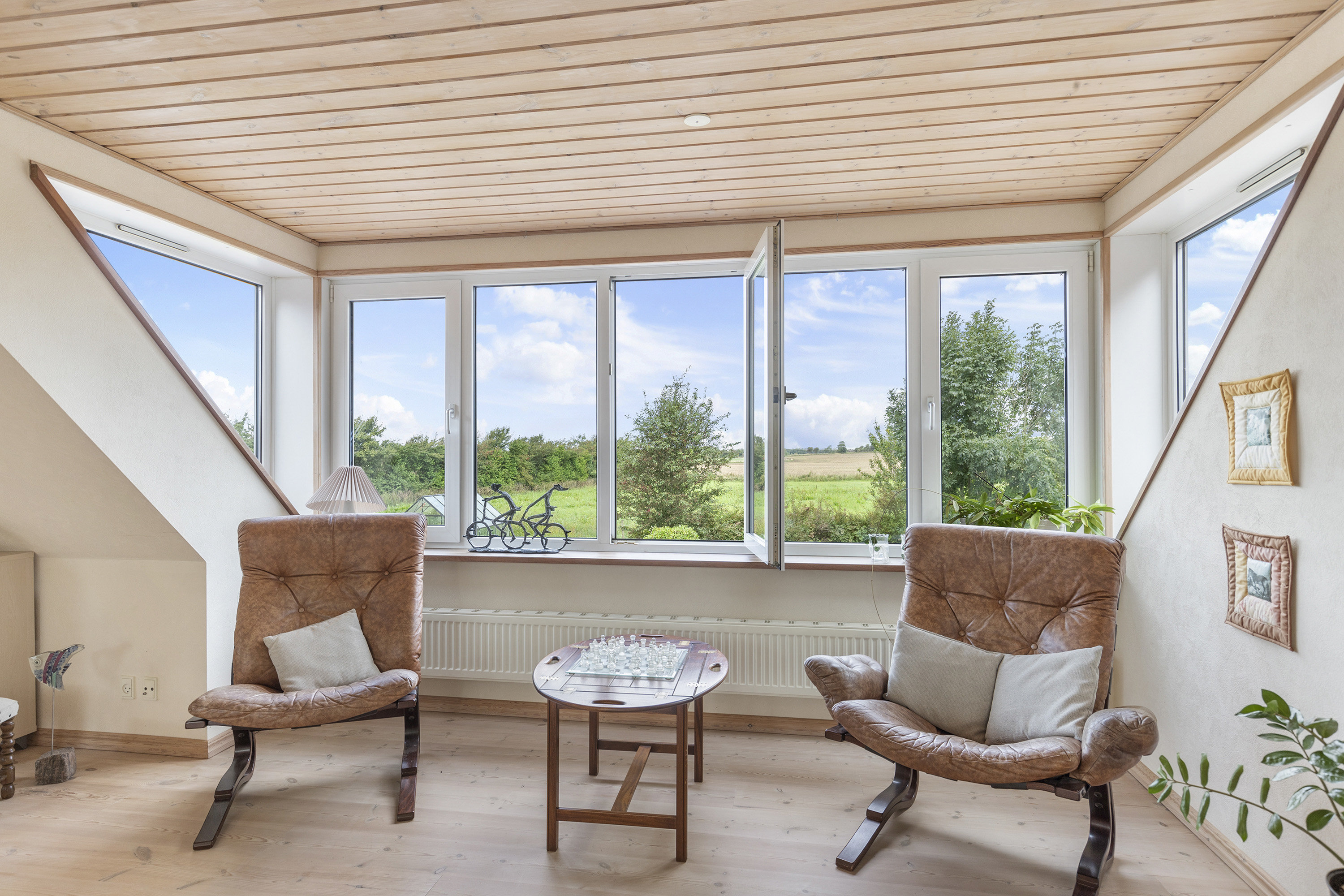 Fremhævet stue billede i fuldskærmstilstand. Billede af Hvidbakvej 36, Serritslev, 9700 Brønderslev