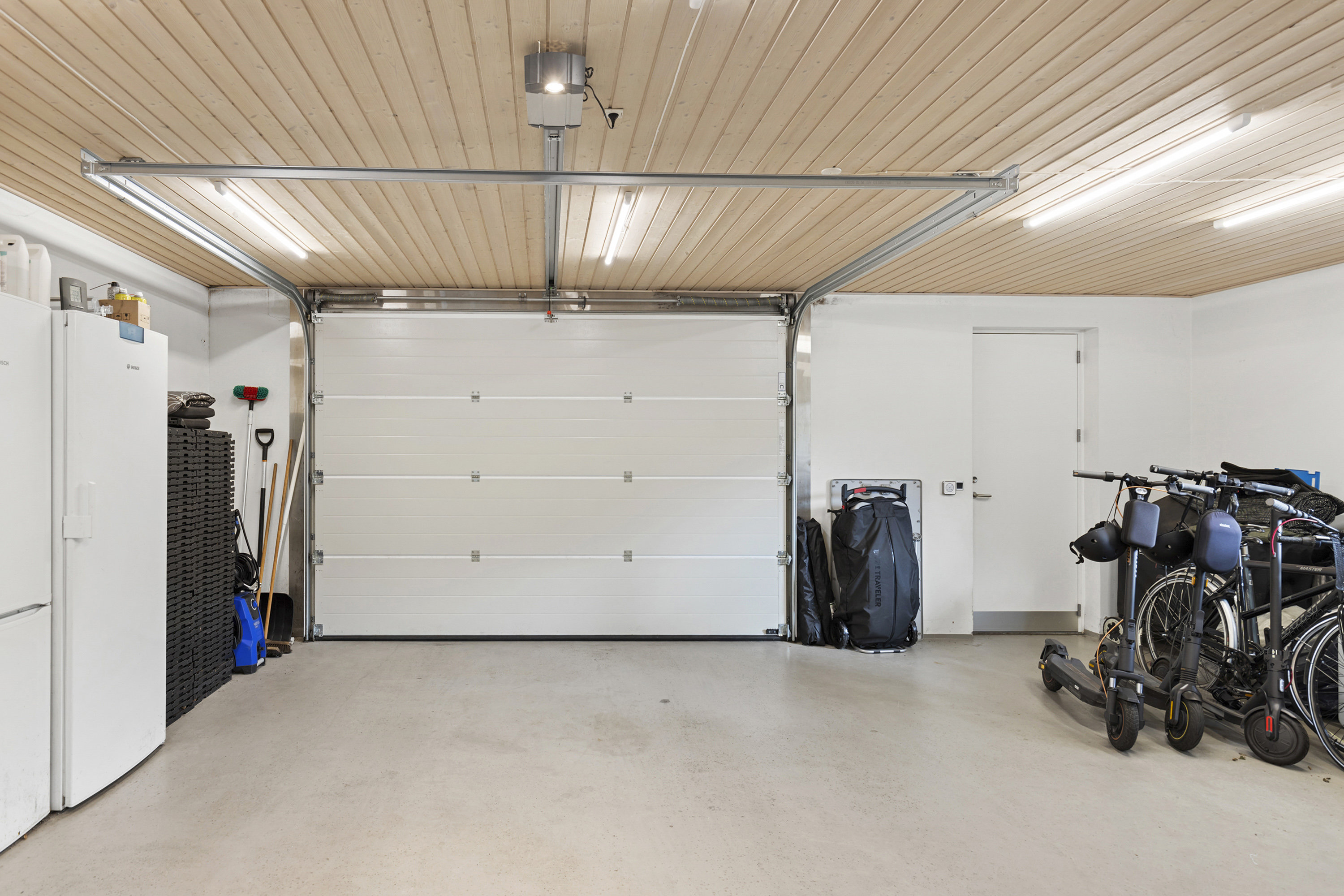 Fremhævet garage billede i fuldskærmstilstand. Billede af Ådalen 125, 9700 Brønderslev