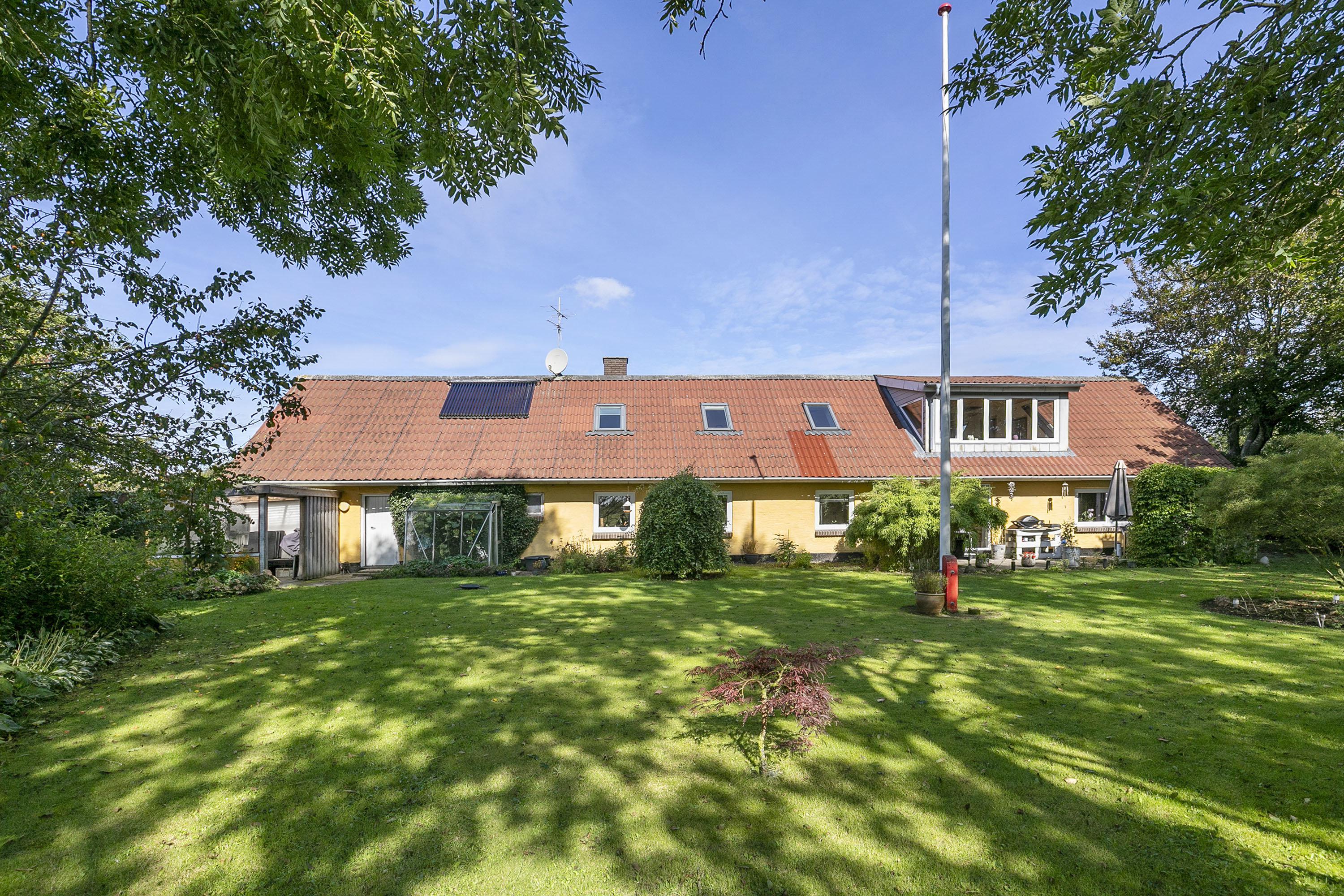 Fremhævet facade billede i fuldskærmstilstand. Billede af Hvidbakvej 36, Serritslev, 9700 Brønderslev