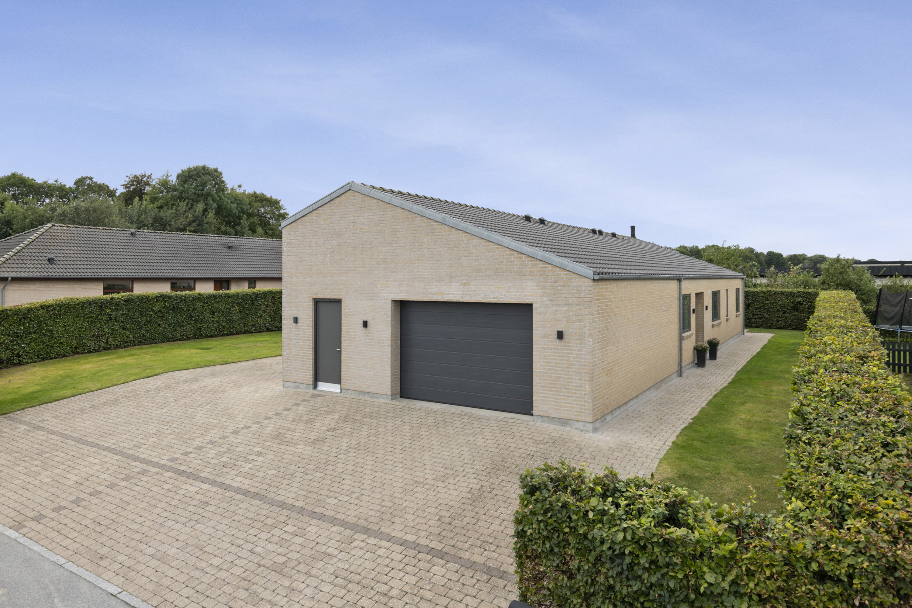 Fremhævet facade billede i fuldskærmstilstand. Billede af Ådalen 125, 9700 Brønderslev