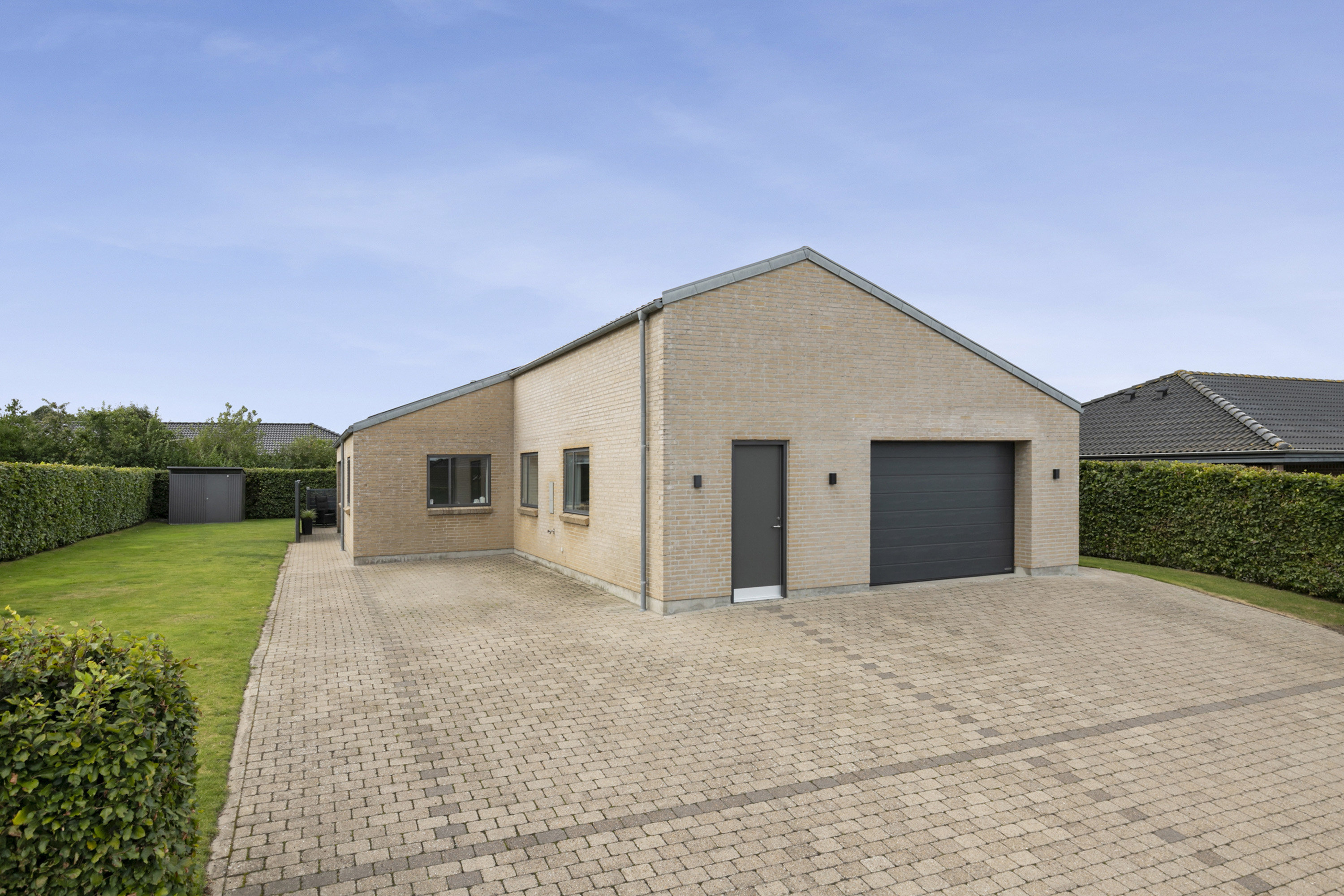 Fremhævet facade billede i fuldskærmstilstand. Billede af Ådalen 125, 9700 Brønderslev