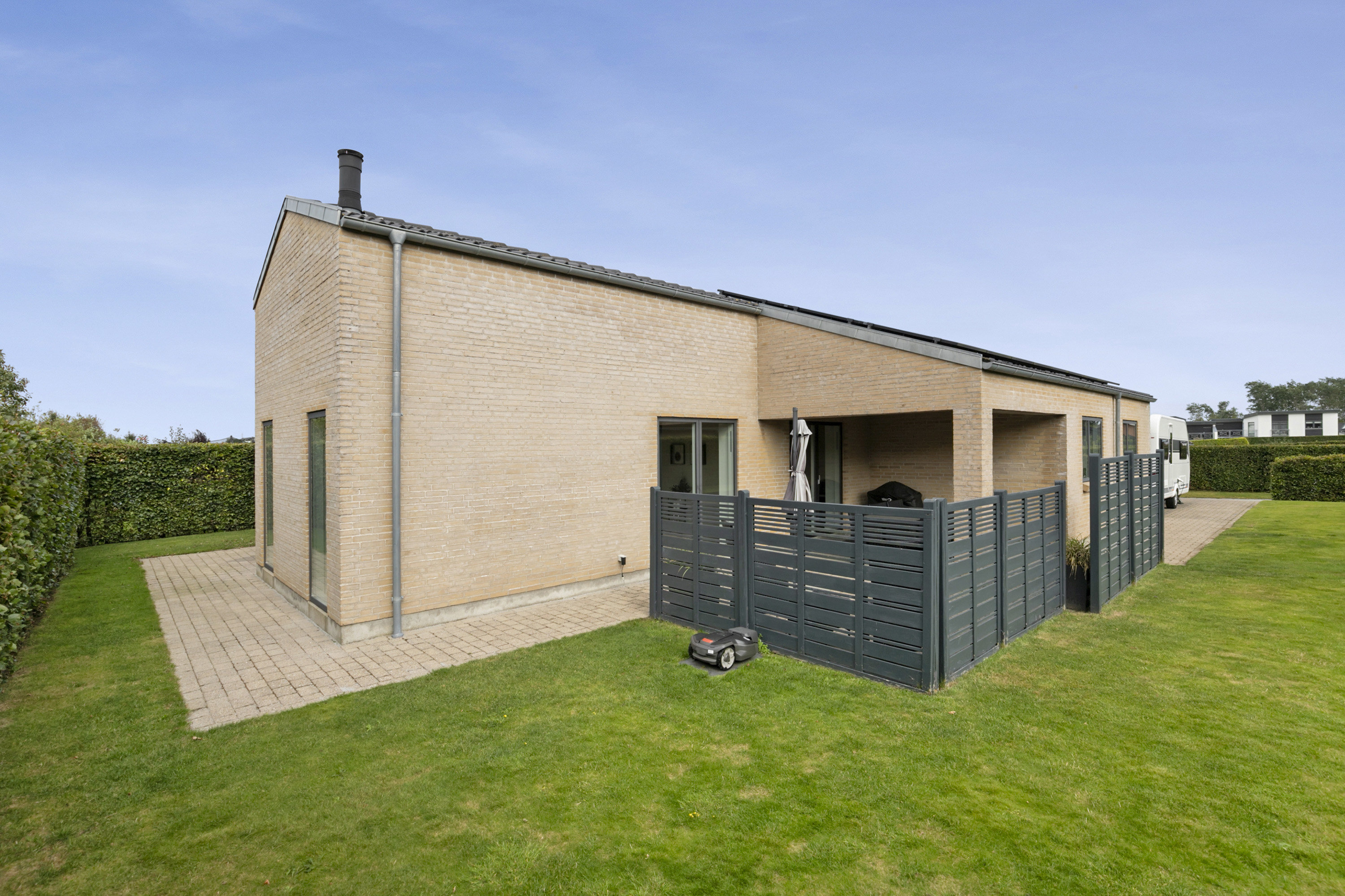 Fremhævet facade billede i fuldskærmstilstand. Billede af Ådalen 125, 9700 Brønderslev