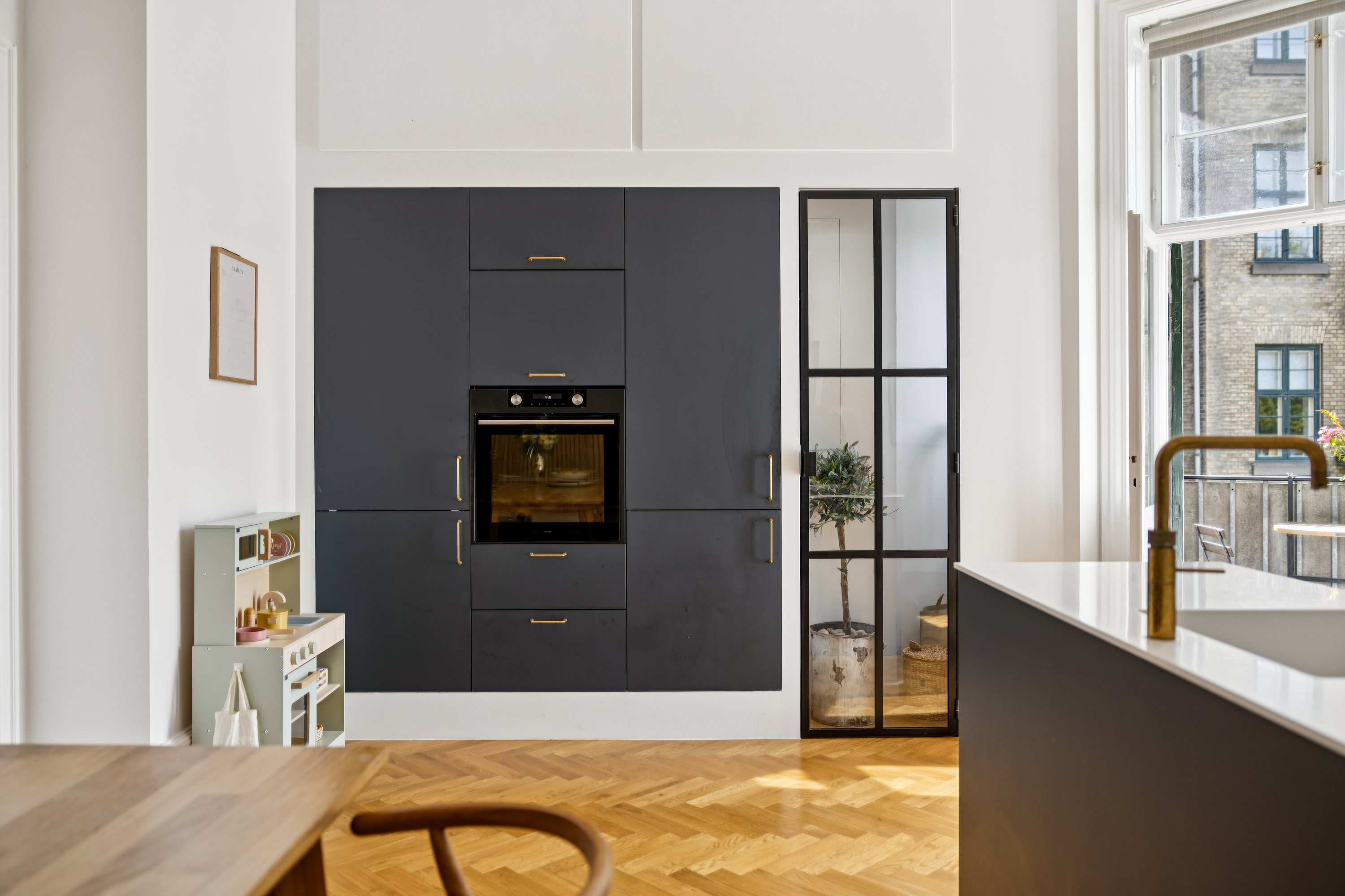 Fremhævet køkken billede i fuldskærmstilstand. Billede af H.C. Ørsteds Vej 23, 2. tv., 1879 Frederiksberg C