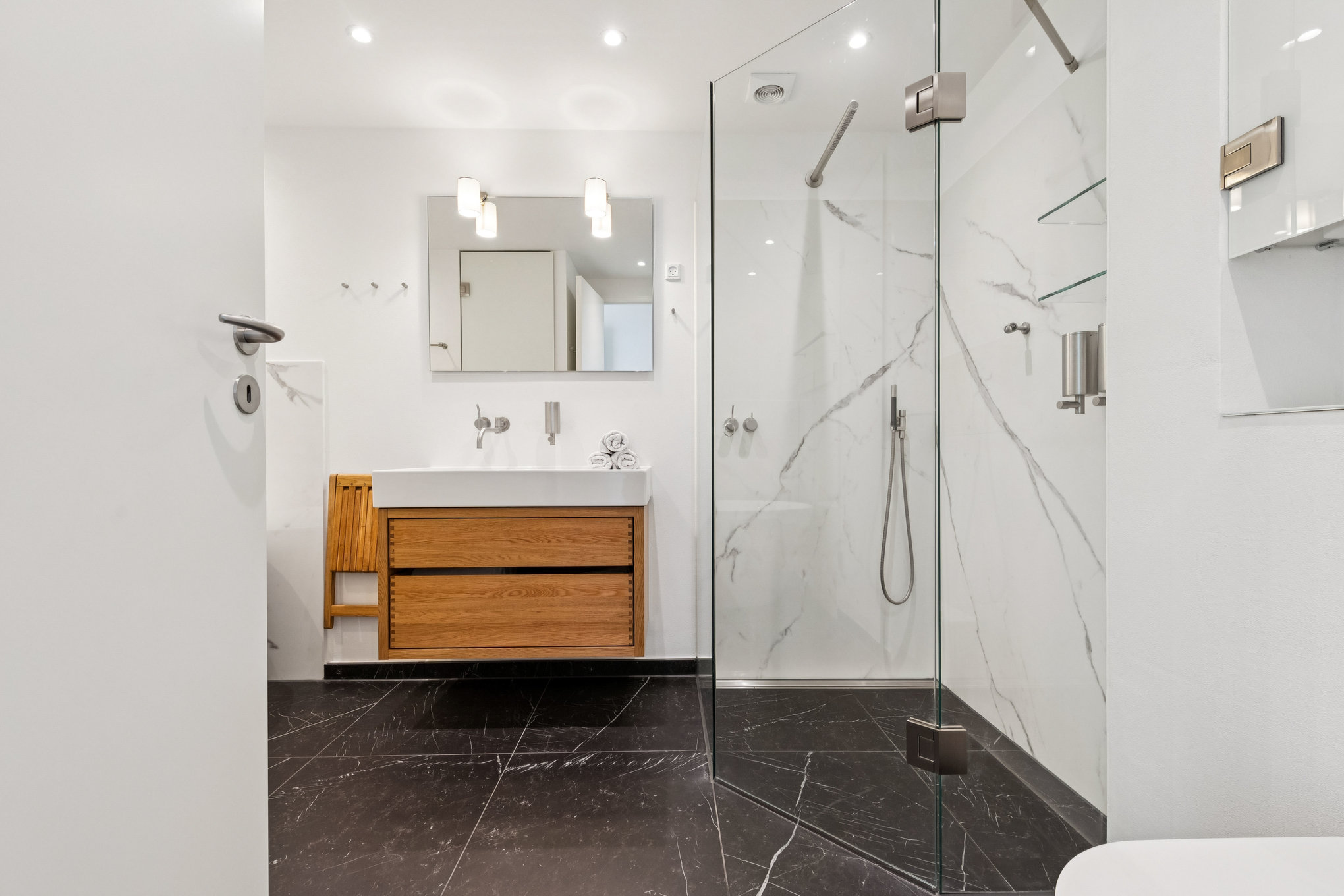 Fremhævet badeværelse billede i fuldskærmstilstand. Billede af Østervold 15, 3. th., 8900 Randers C