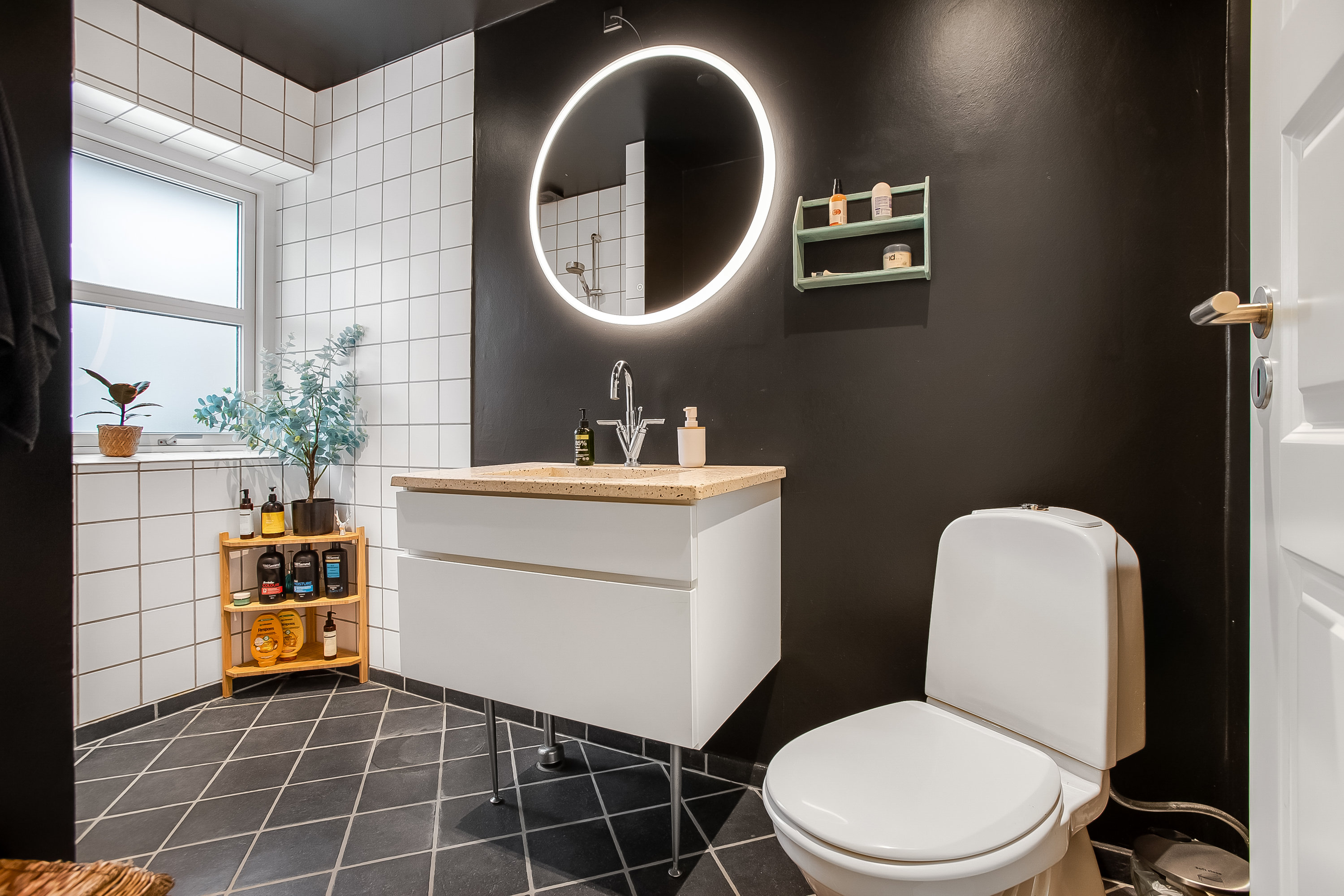 Fremhævet badeværelse billede i fuldskærmstilstand. Billede af Løvelvej 6, Seest, 6000 Kolding