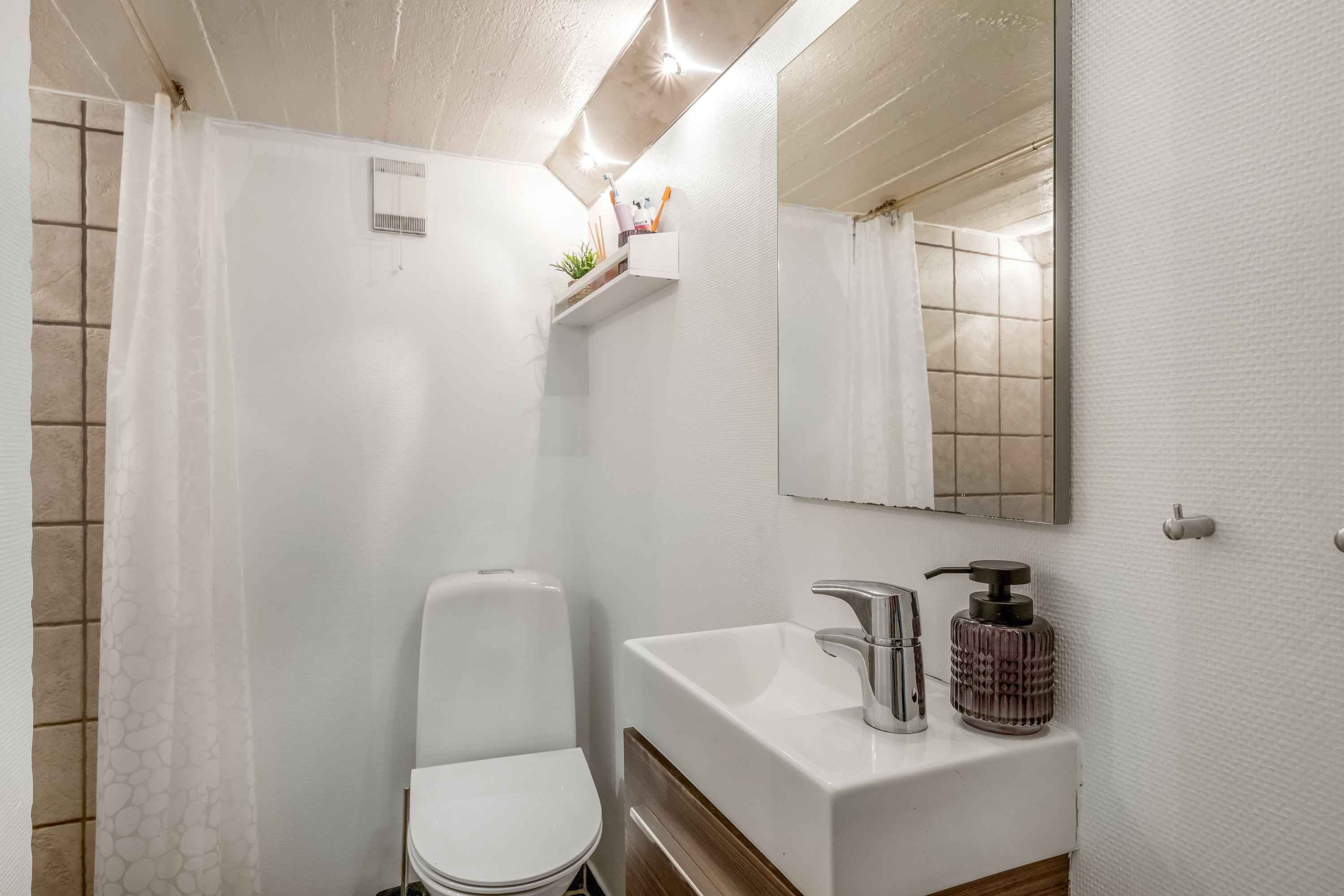 Fremhævet badeværelse  billede i fuldskærmstilstand. Billede af Birkalle 13, 6900 Skjern