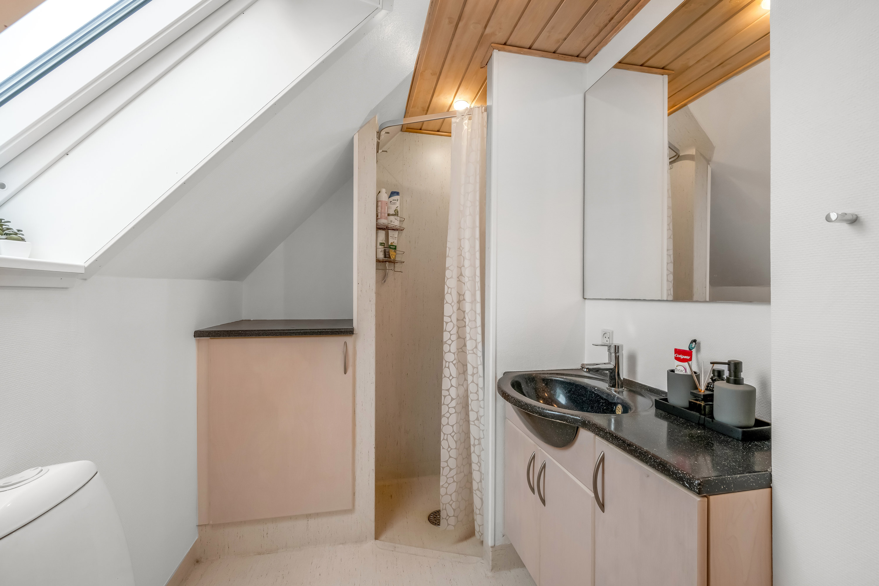 Fremhævet badeværelse billede i fuldskærmstilstand. Billede af Birkalle 13, 6900 Skjern