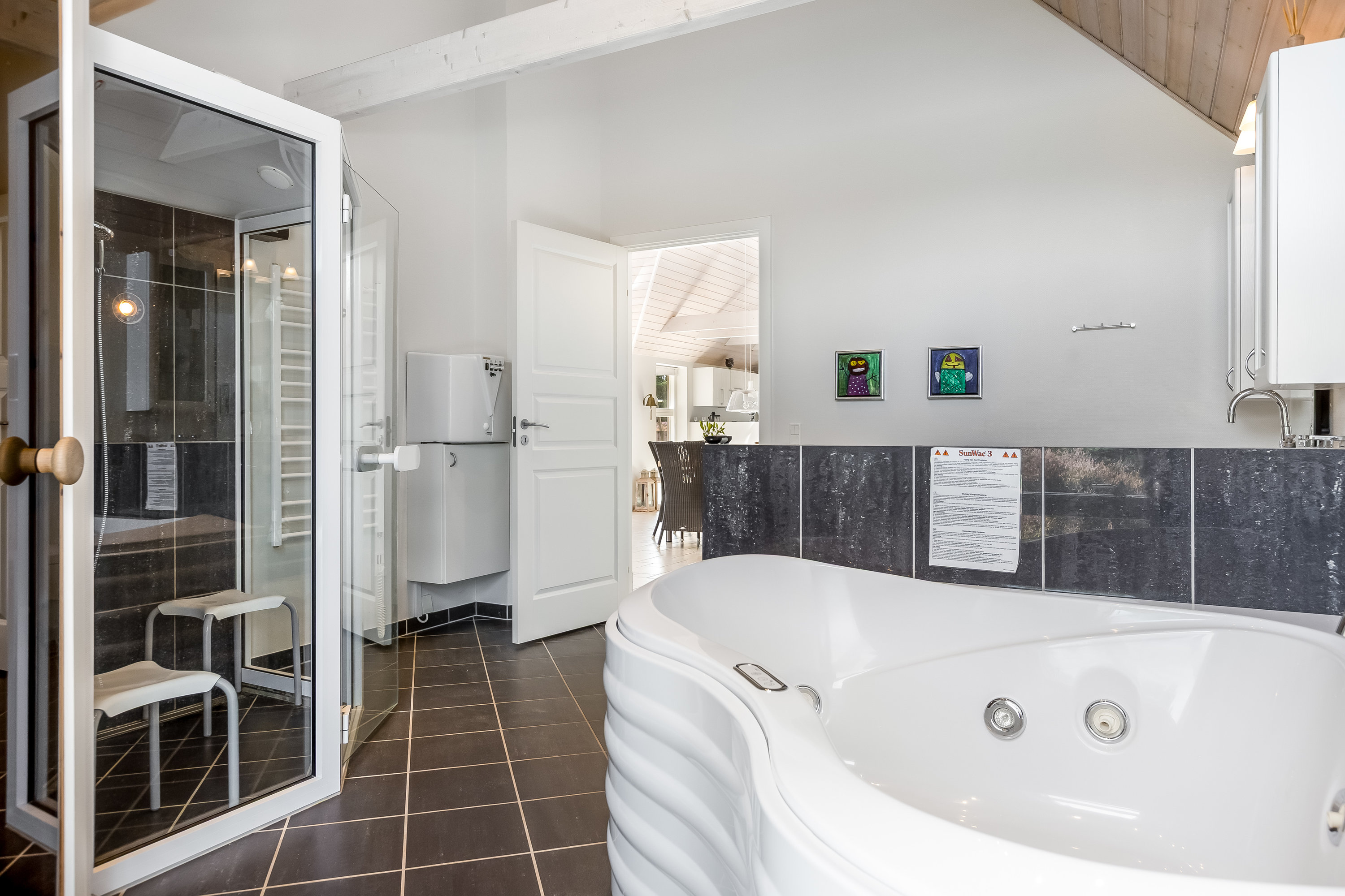 Fremhævet badeværelse billede i fuldskærmstilstand. Billede af J Tagholmsvej 29D, Kromose, 6792 Rømø