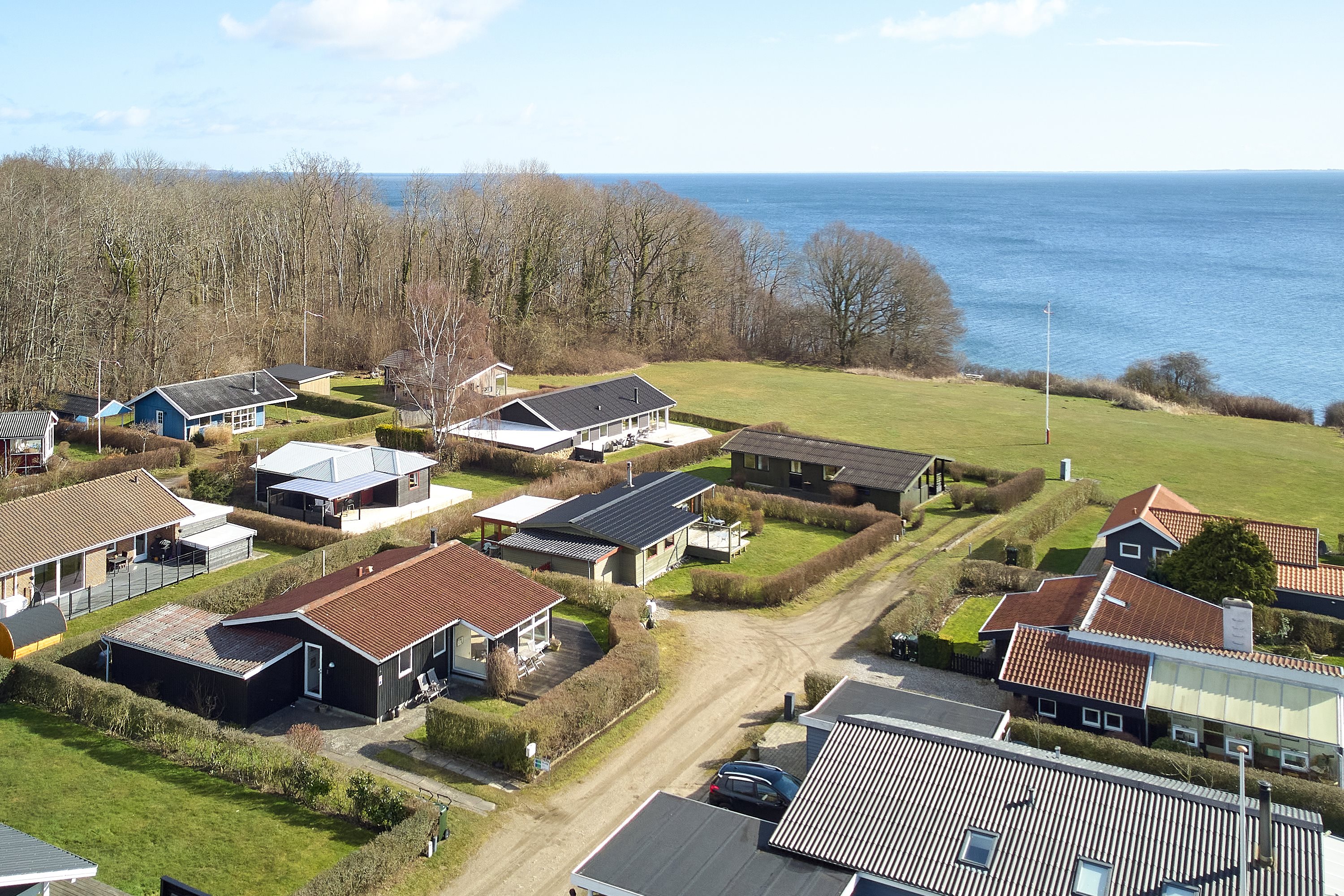Fremhævet luftfoto billede i fuldskærmstilstand. Billede af Nørgårds Strand 35, Sønderby, 7130 Juelsminde