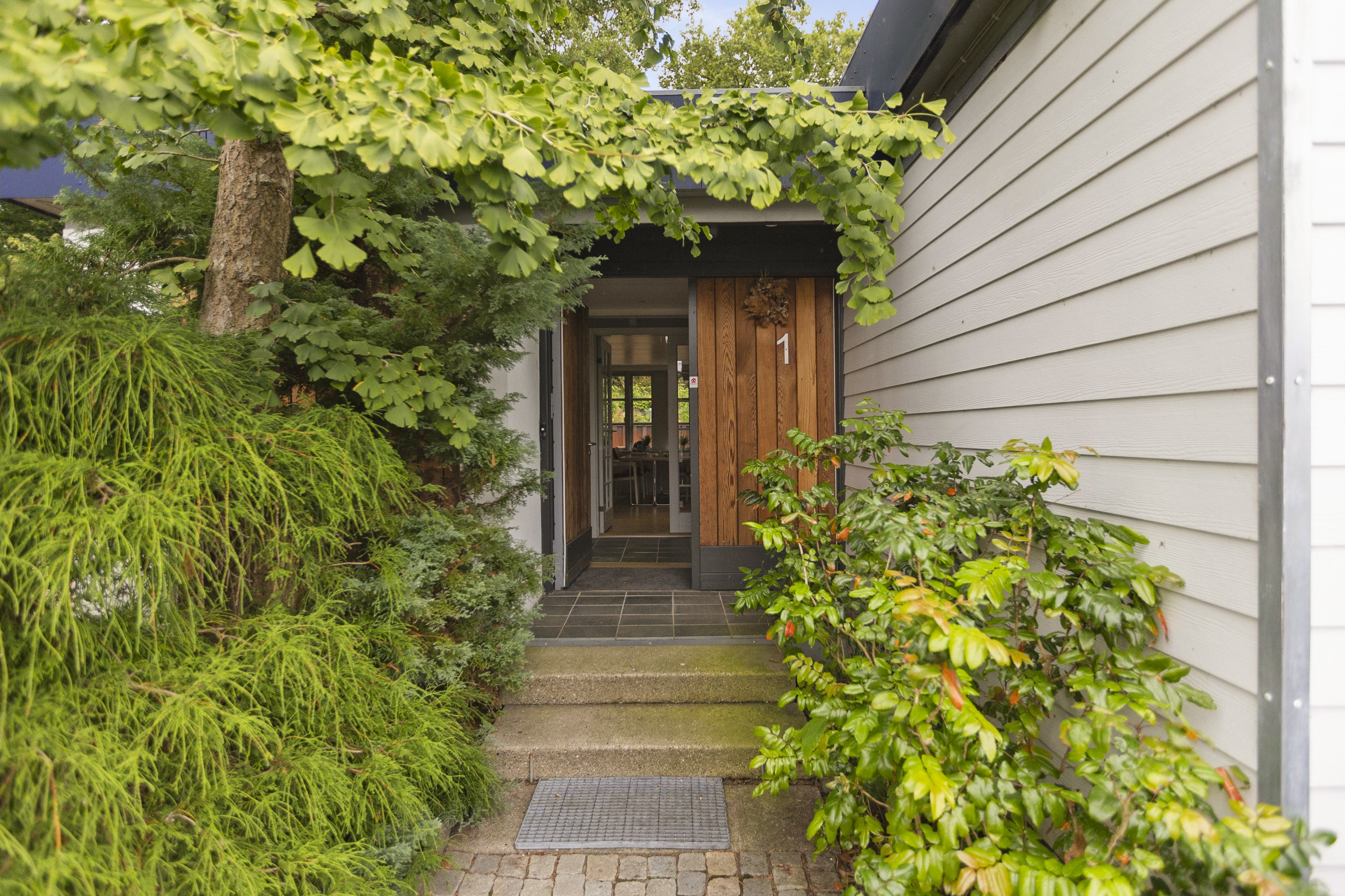 Fremhævet entré billede i fuldskærmstilstand. Billede af Højholt 1, 6200 Aabenraa