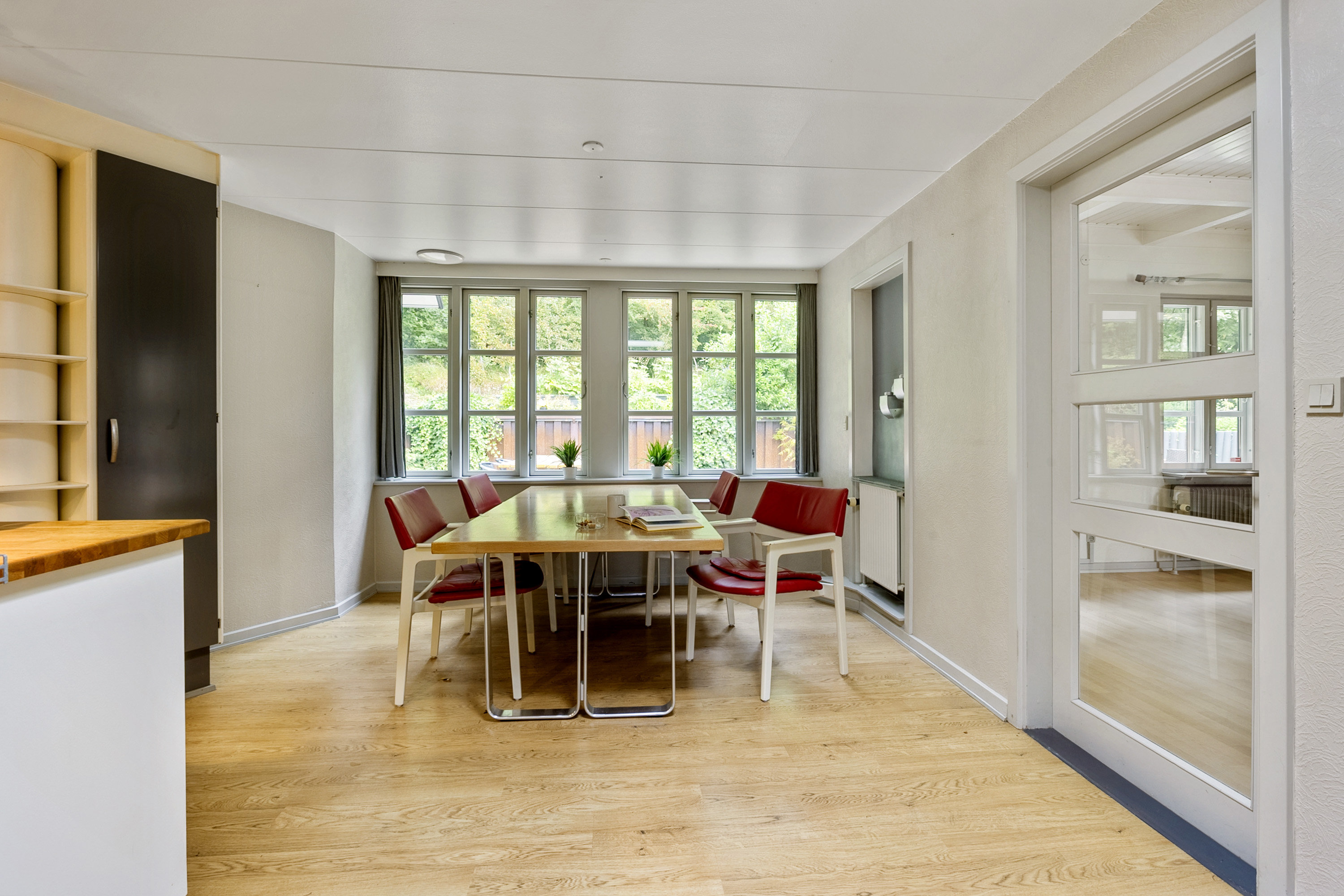 Fremhævet spisestue billede i fuldskærmstilstand. Billede af Højholt 1, 6200 Aabenraa