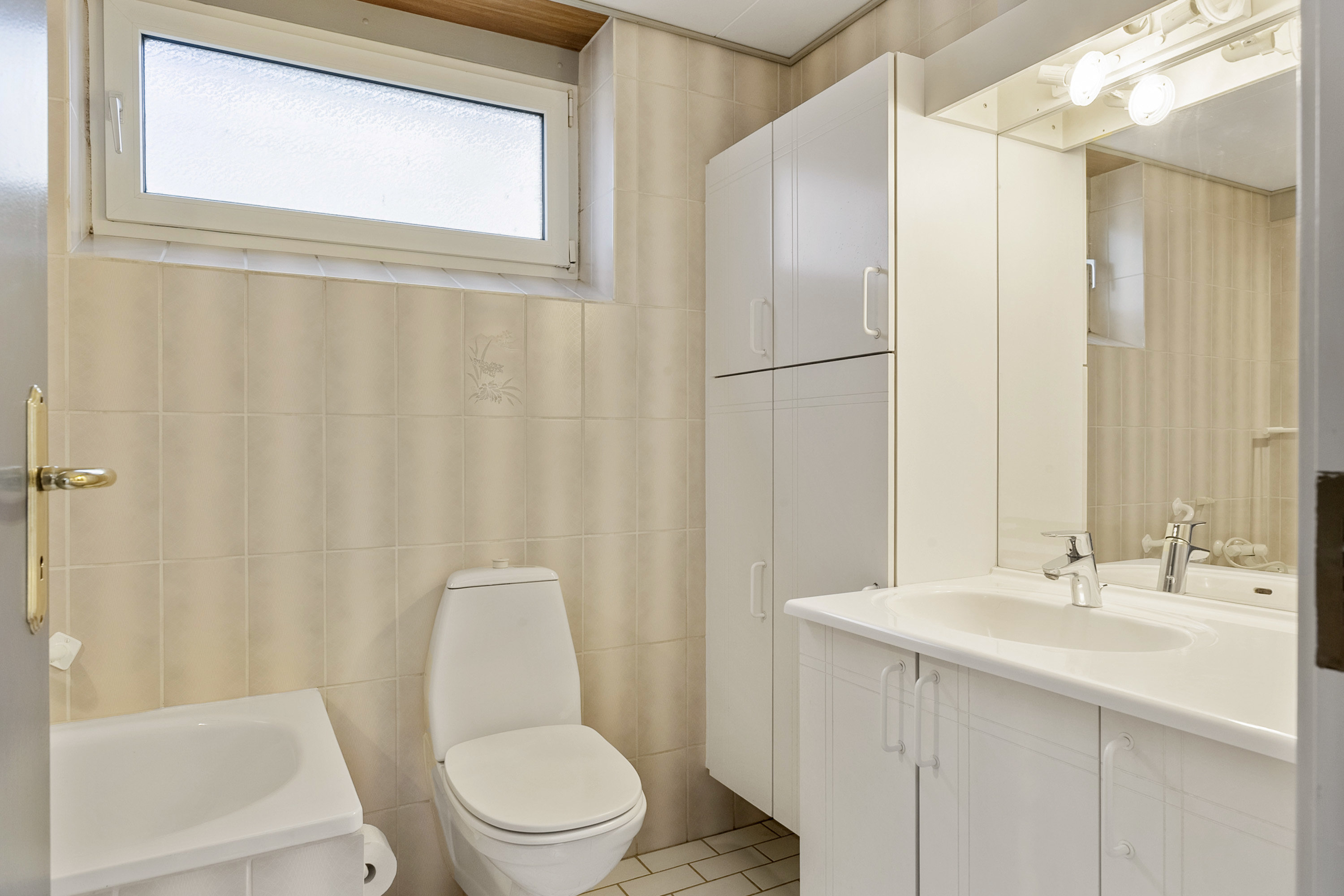 Fremhævet badeværelse billede i fuldskærmstilstand. Billede af Højholt 1, 6200 Aabenraa