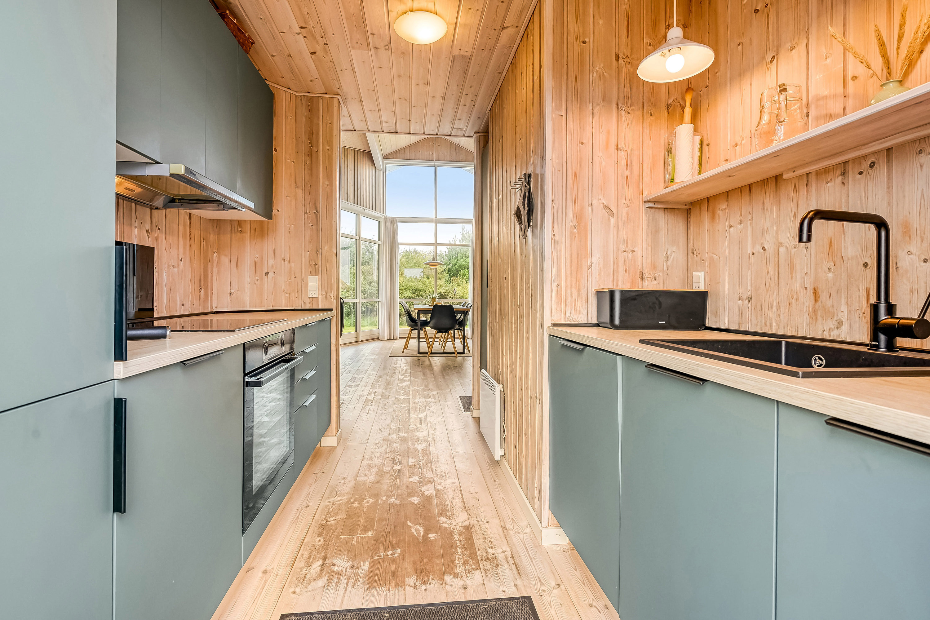 Fremhævet køkken billede i fuldskærmstilstand. Billede af Fjand Strand 29, 6990 Ulfborg