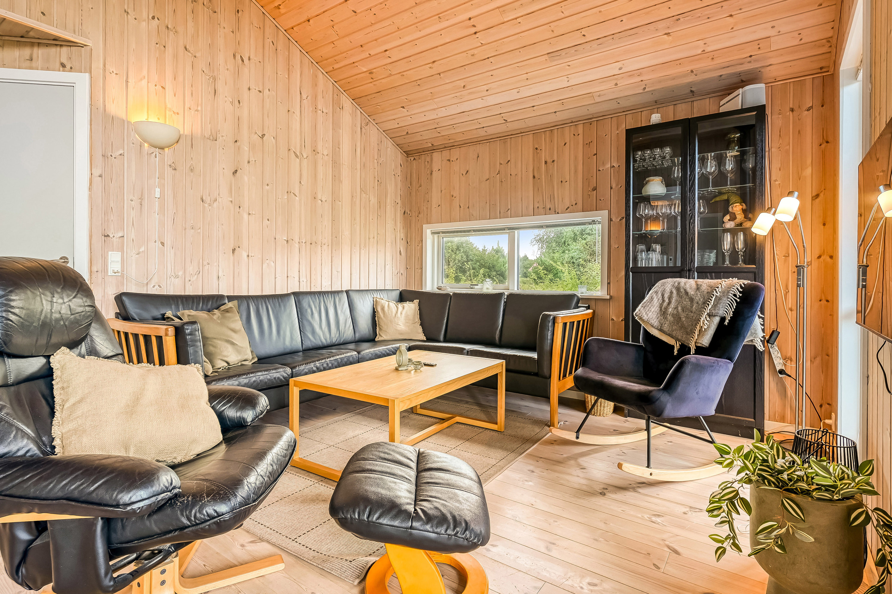 Fremhævet stue billede i fuldskærmstilstand. Billede af Fjand Strand 29, 6990 Ulfborg