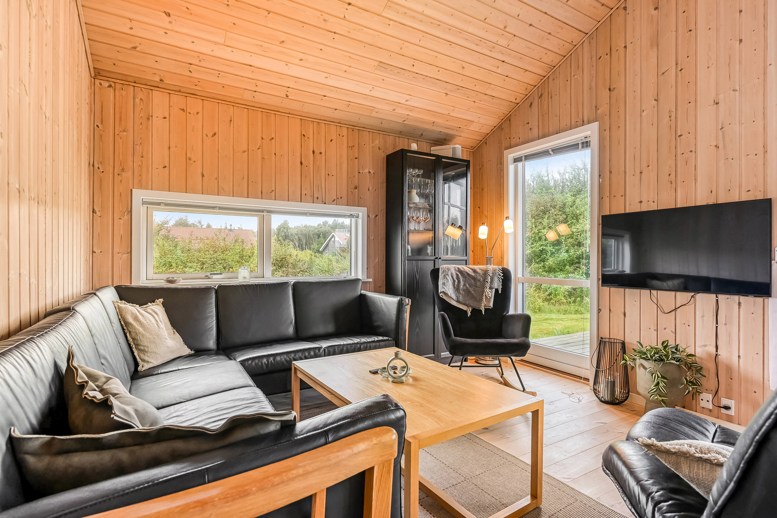 Fremhævet stue billede i fuldskærmstilstand. Billede af Fjand Strand 29, 6990 Ulfborg