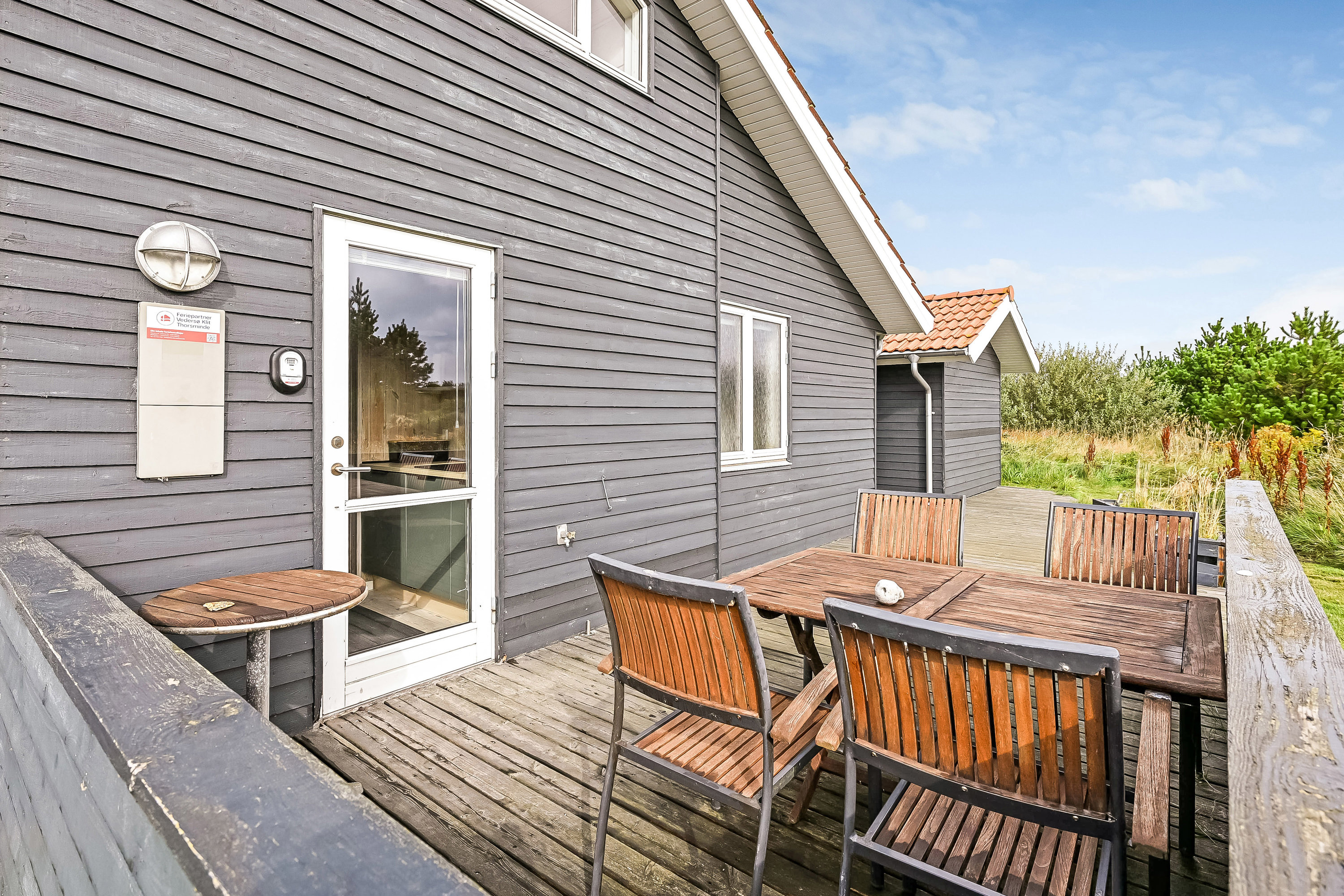 Fremhævet terrasse billede i fuldskærmstilstand. Billede af Fjand Strand 29, 6990 Ulfborg