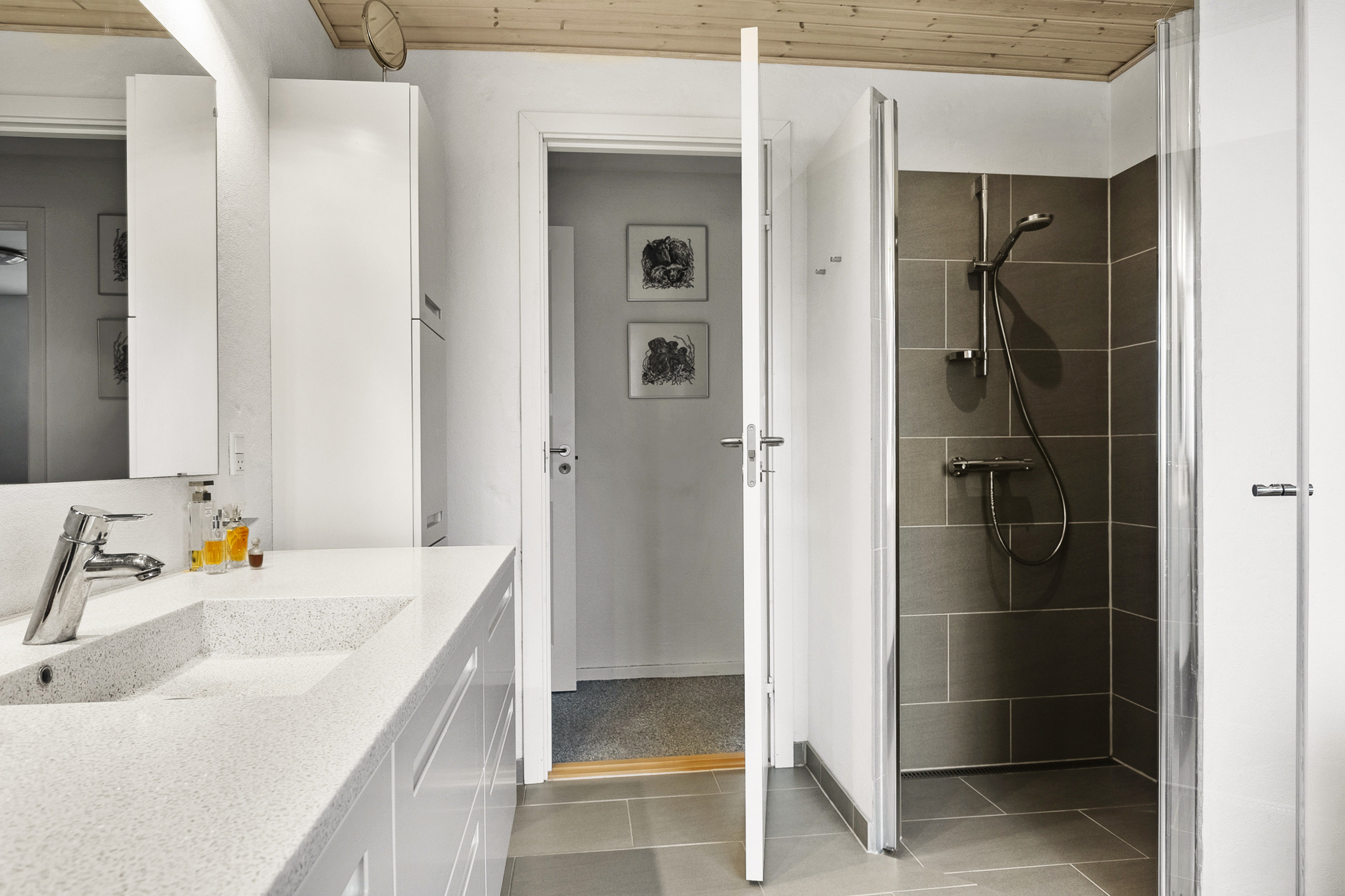 Fremhævet badeværelse billede i fuldskærmstilstand. Billede af Kornmarken 13, Foldingbro, 6650 Brørup