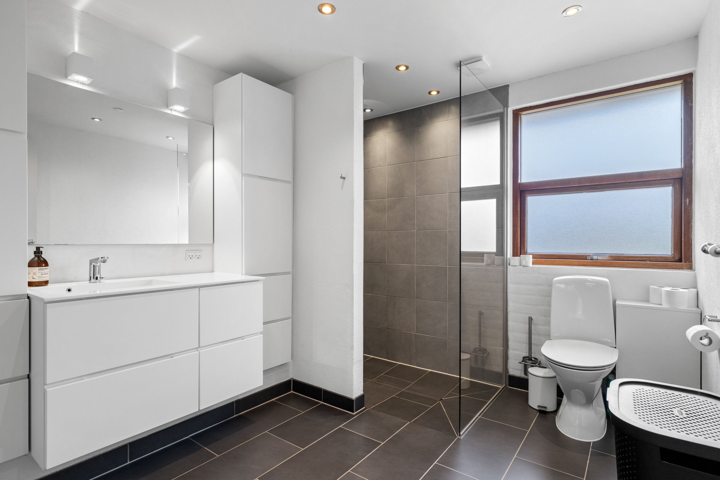 Fremhævet badeværelse billede i fuldskærmstilstand. Billede af Skovbrynet 24, Bøgeskov, 7000 Fredericia