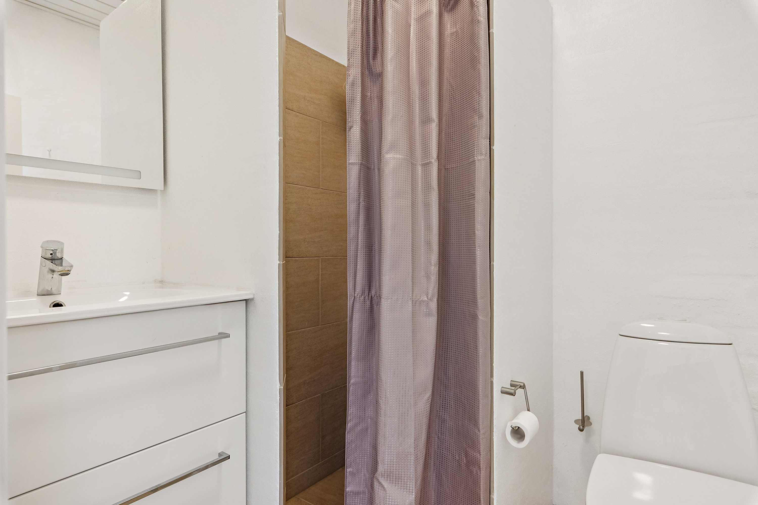 Fremhævet badeværelse billede i fuldskærmstilstand. Billede af Gl Krovej 1, Øster Hurup, 9560 Hadsund