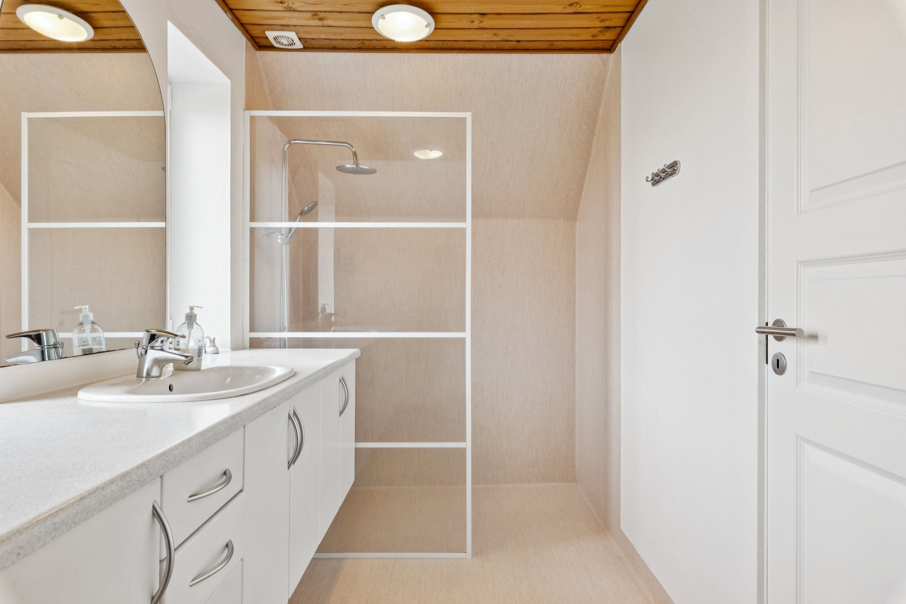 Fremhævet badeværelse billede i fuldskærmstilstand. Billede af Gl Krovej 1, Øster Hurup, 9560 Hadsund