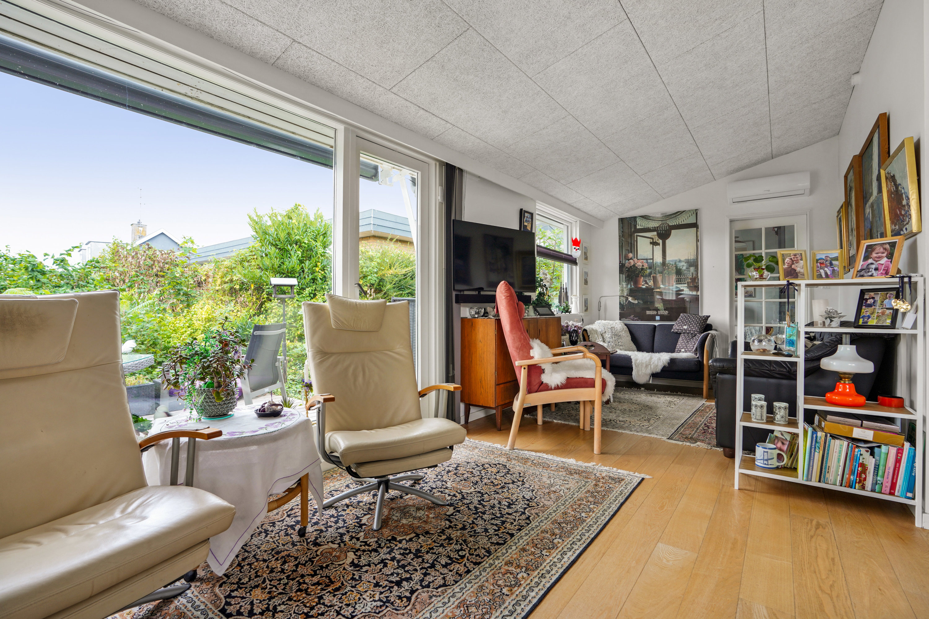 Fremhævet stue billede i fuldskærmstilstand. Billede af Kamillavej 4, Strib, 5500 Middelfart