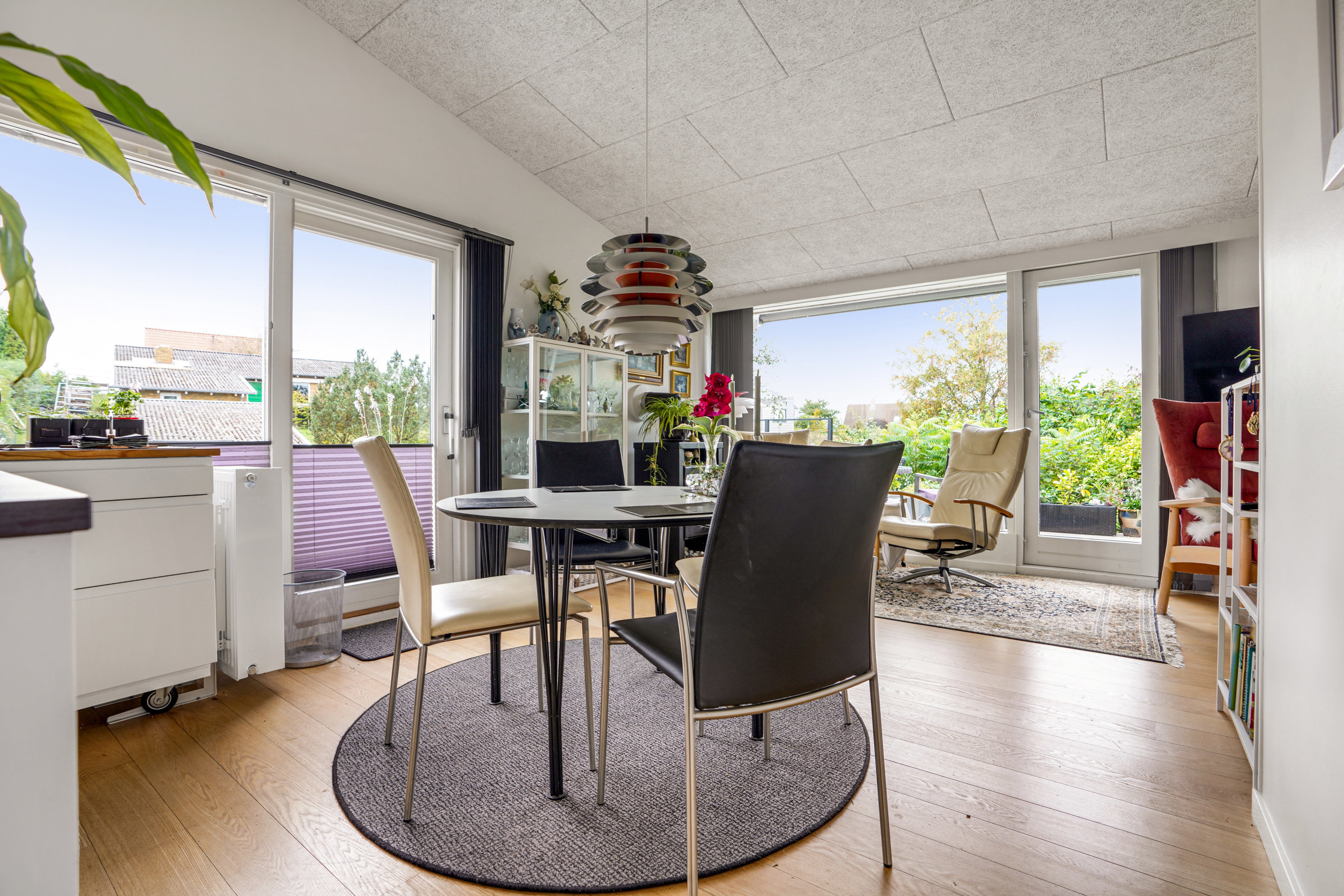 Fremhævet stue billede i fuldskærmstilstand. Billede af Kamillavej 4, Strib, 5500 Middelfart