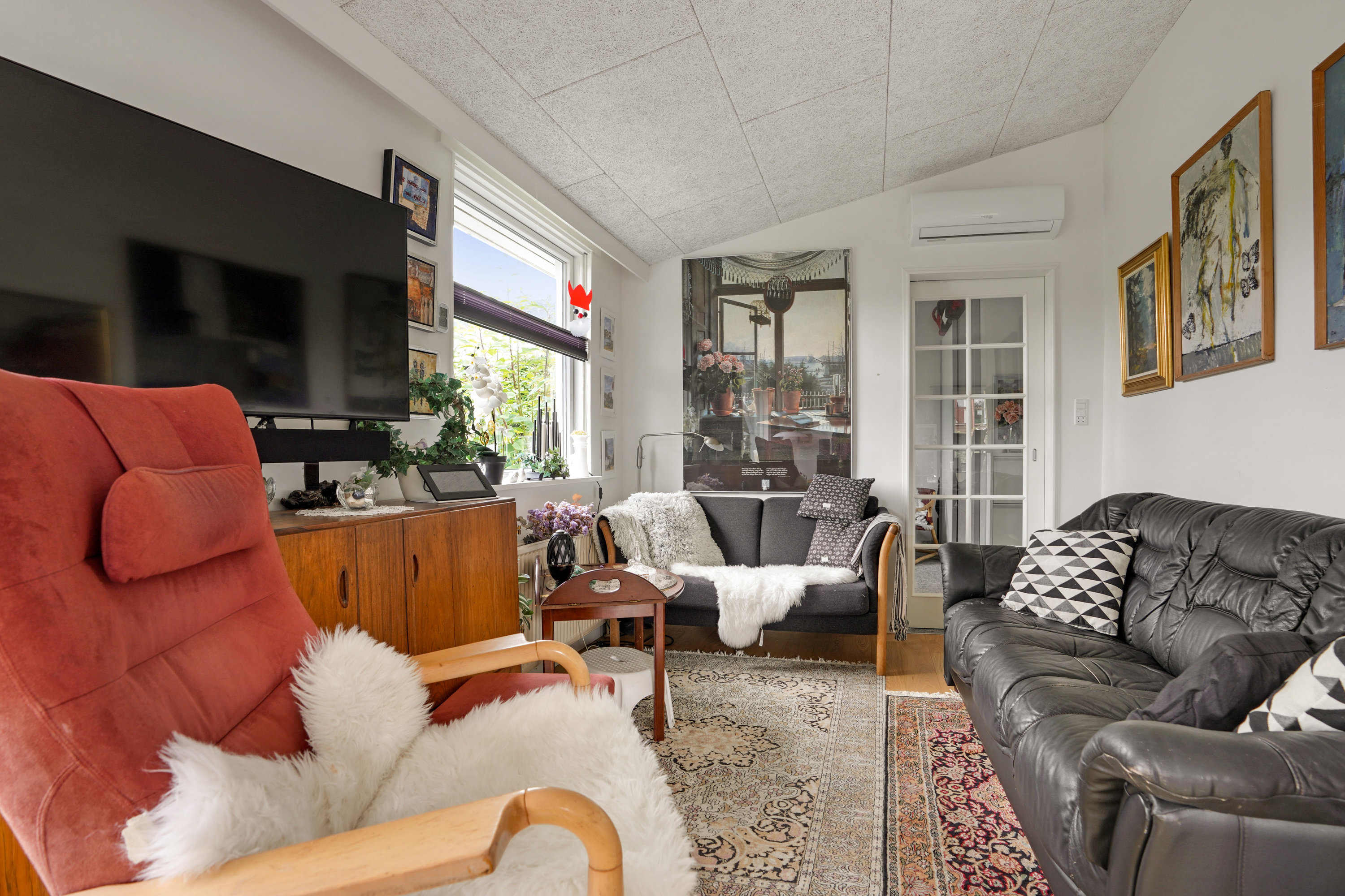 Fremhævet stue billede i fuldskærmstilstand. Billede af Kamillavej 4, Strib, 5500 Middelfart