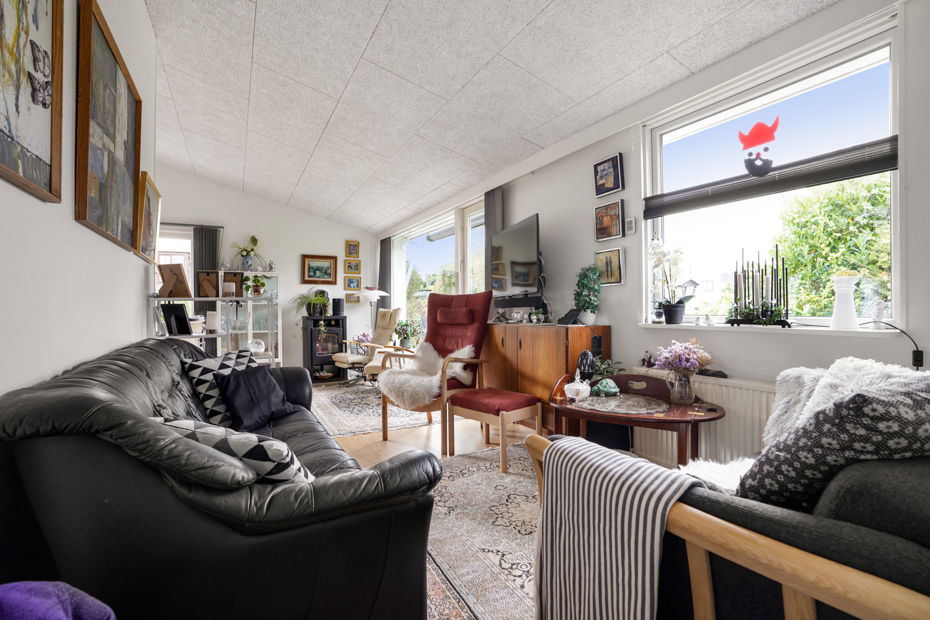 Fremhævet stue billede i fuldskærmstilstand. Billede af Kamillavej 4, Strib, 5500 Middelfart