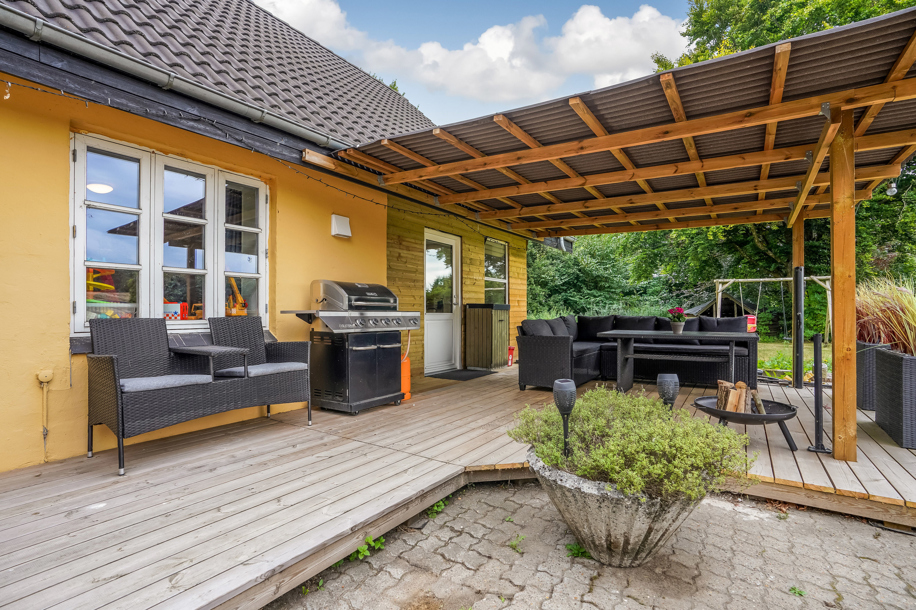 Fremhævet terrasse billede i fuldskærmstilstand. Billede af Fruens Vej 6, 8763 Rask Mølle