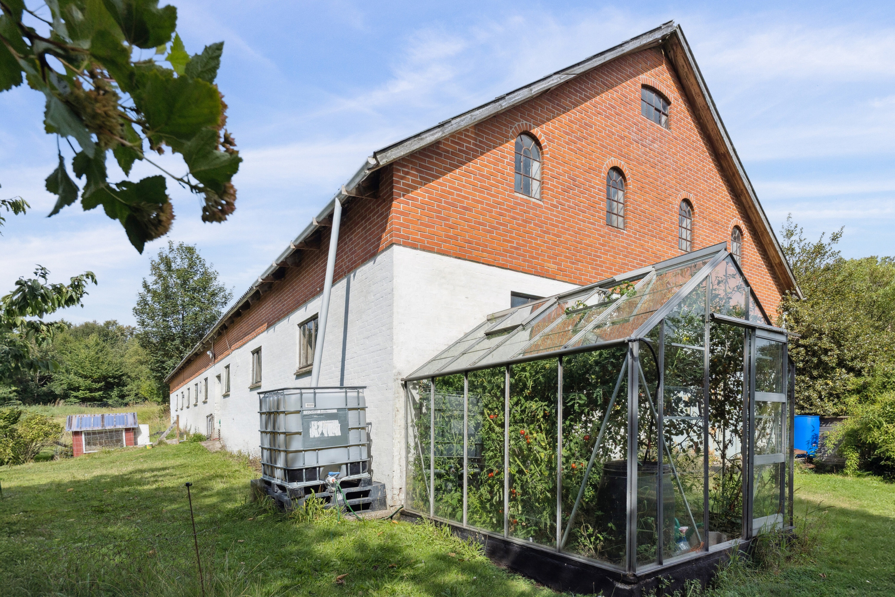 Fremhævet set fra haven billede i fuldskærmstilstand. Billede af Bagterpvej 204, 9800 Hjørring