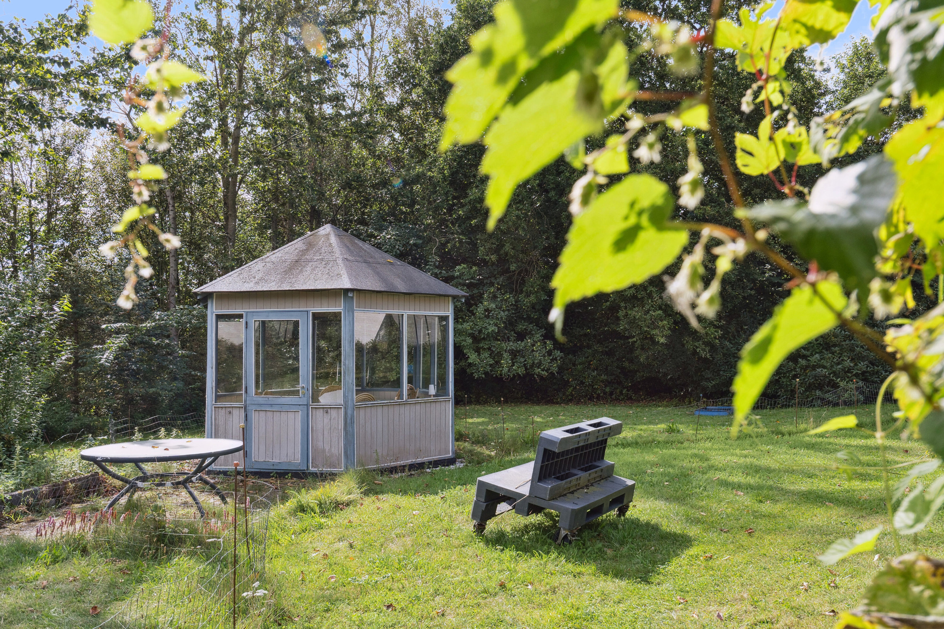 Fremhævet set fra haven billede i fuldskærmstilstand. Billede af Bagterpvej 204, 9800 Hjørring