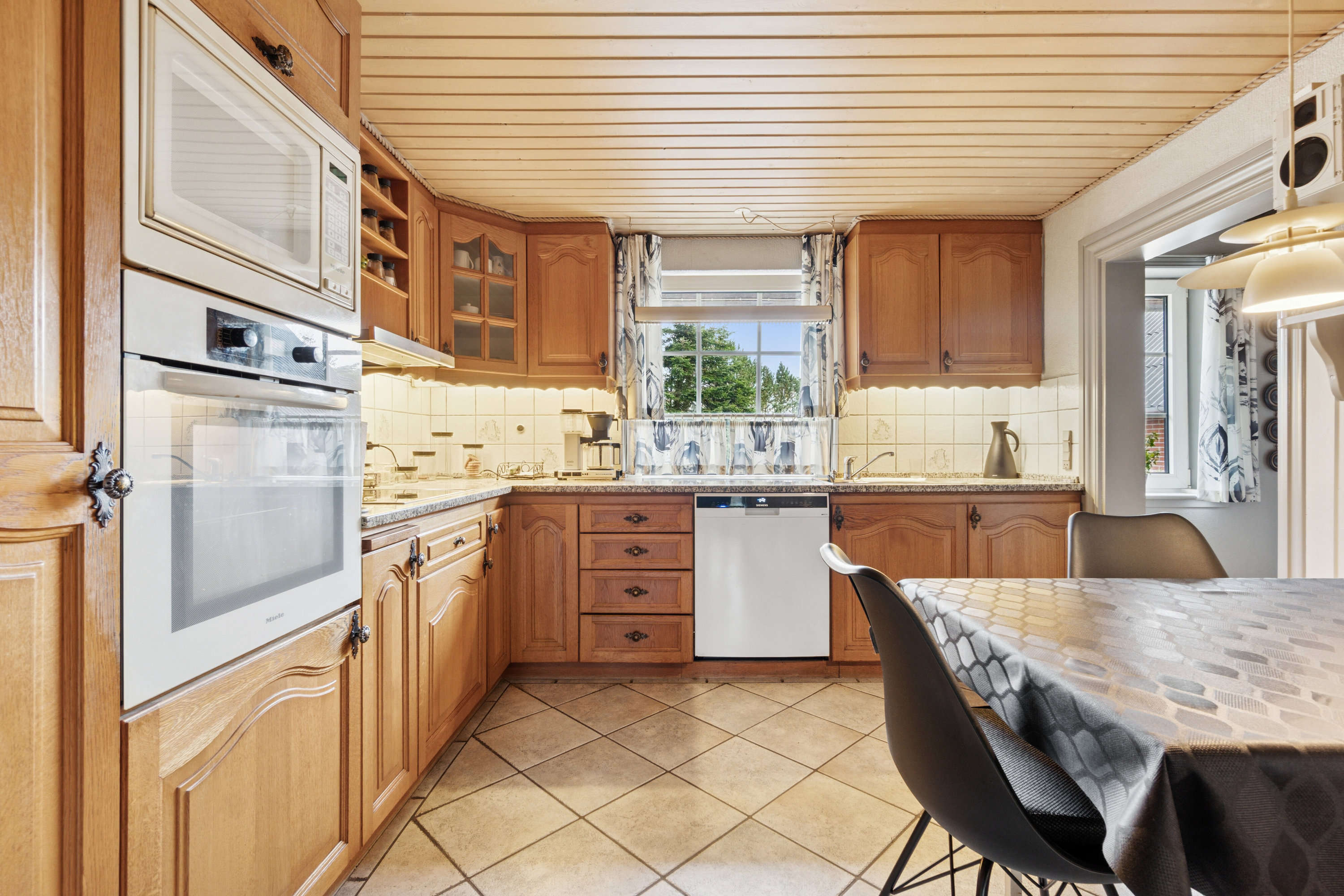 Fremhævet køkken billede i fuldskærmstilstand. Billede af Troldhøjvej 2, Skjoldborg, 7700 Thisted