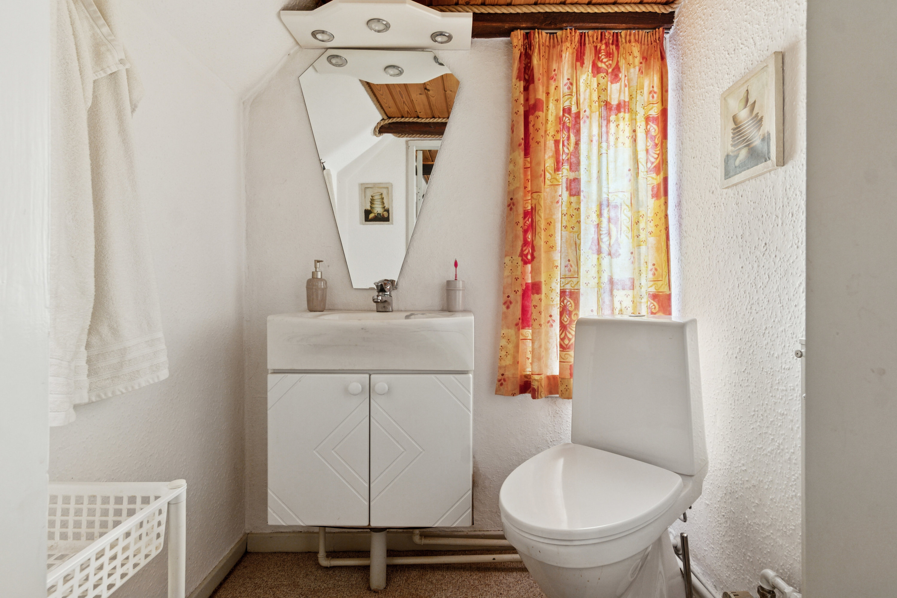 Fremhævet badeværelse billede i fuldskærmstilstand. Billede af Troldhøjvej 2, Skjoldborg, 7700 Thisted